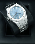 Audemars Piguet Royal Oak Ice Blue 50th 155550 lug case upper right