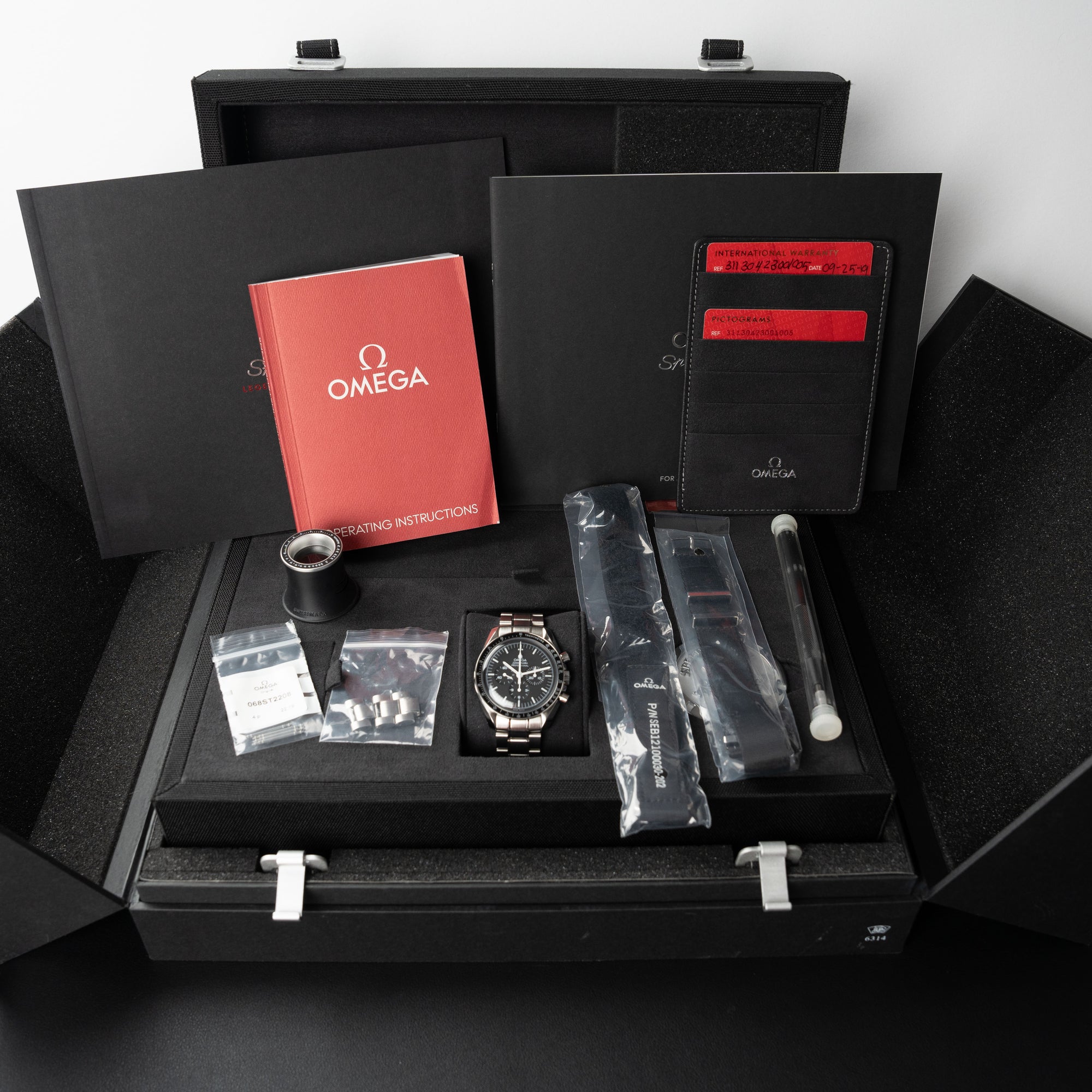 Omega Speedmaster Moonwatch 42mm Box, Papers, and accessories