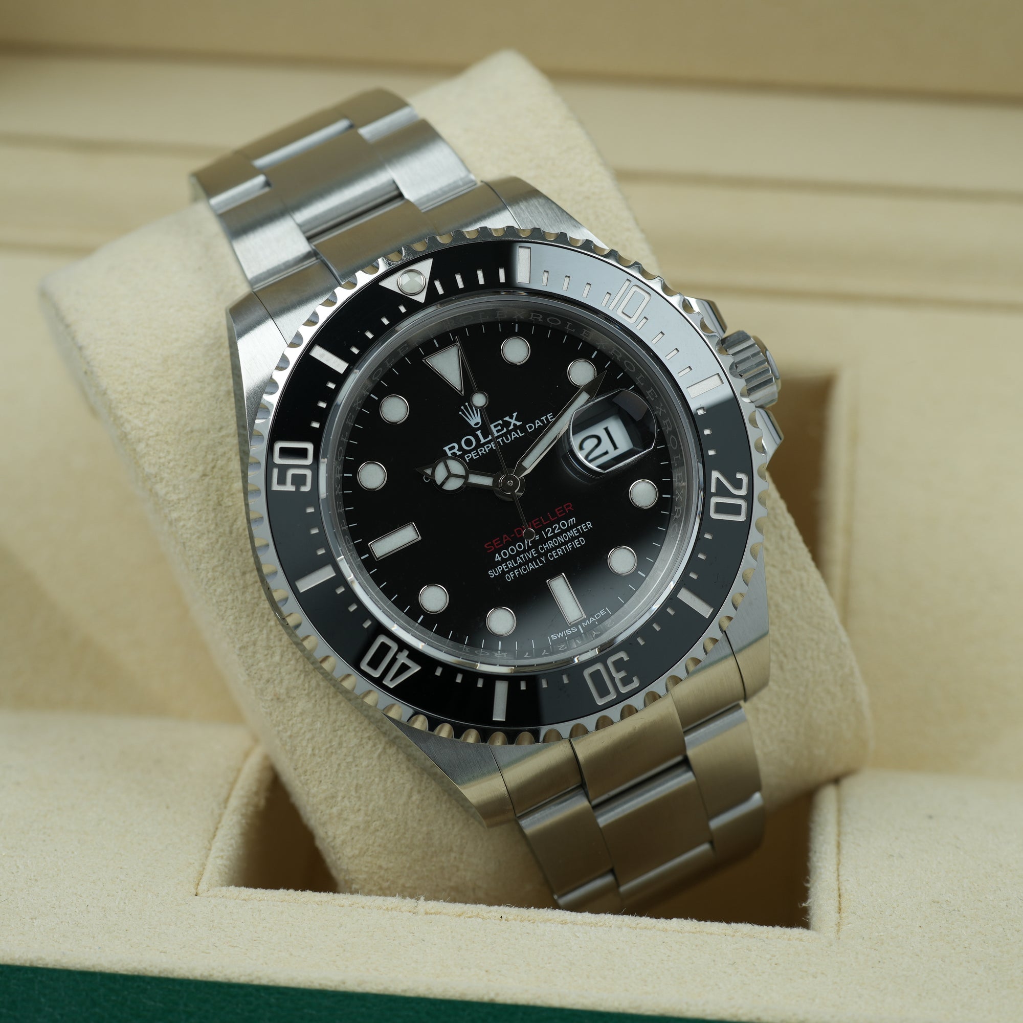 Rolex Sea-Dweller 126600 lug case front