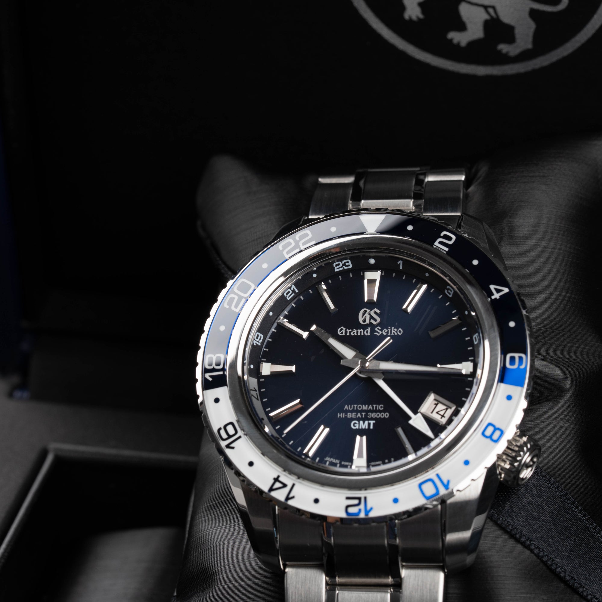 Grand Seiko GMT Sport Blue White 44mm High Resolution front