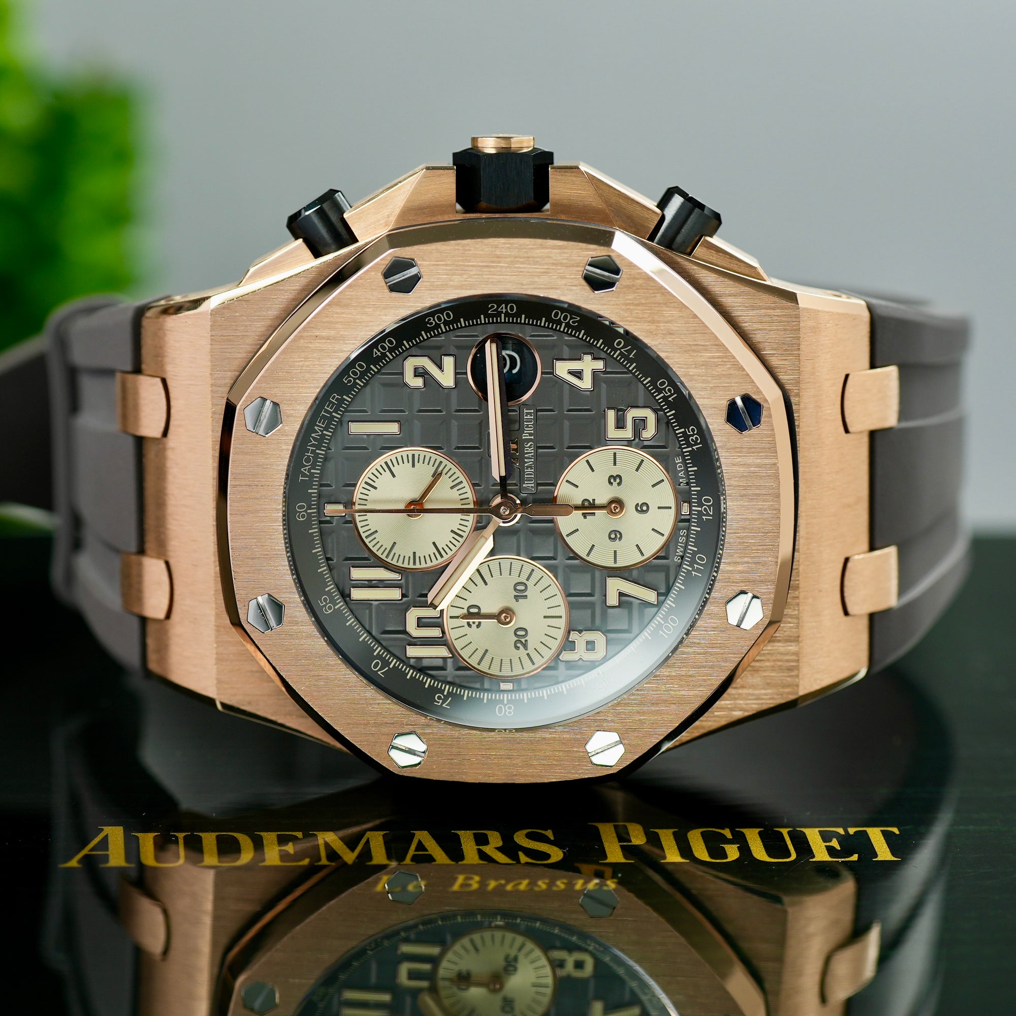 AP Royal Oak Offshore 42mm Gold Gray Front