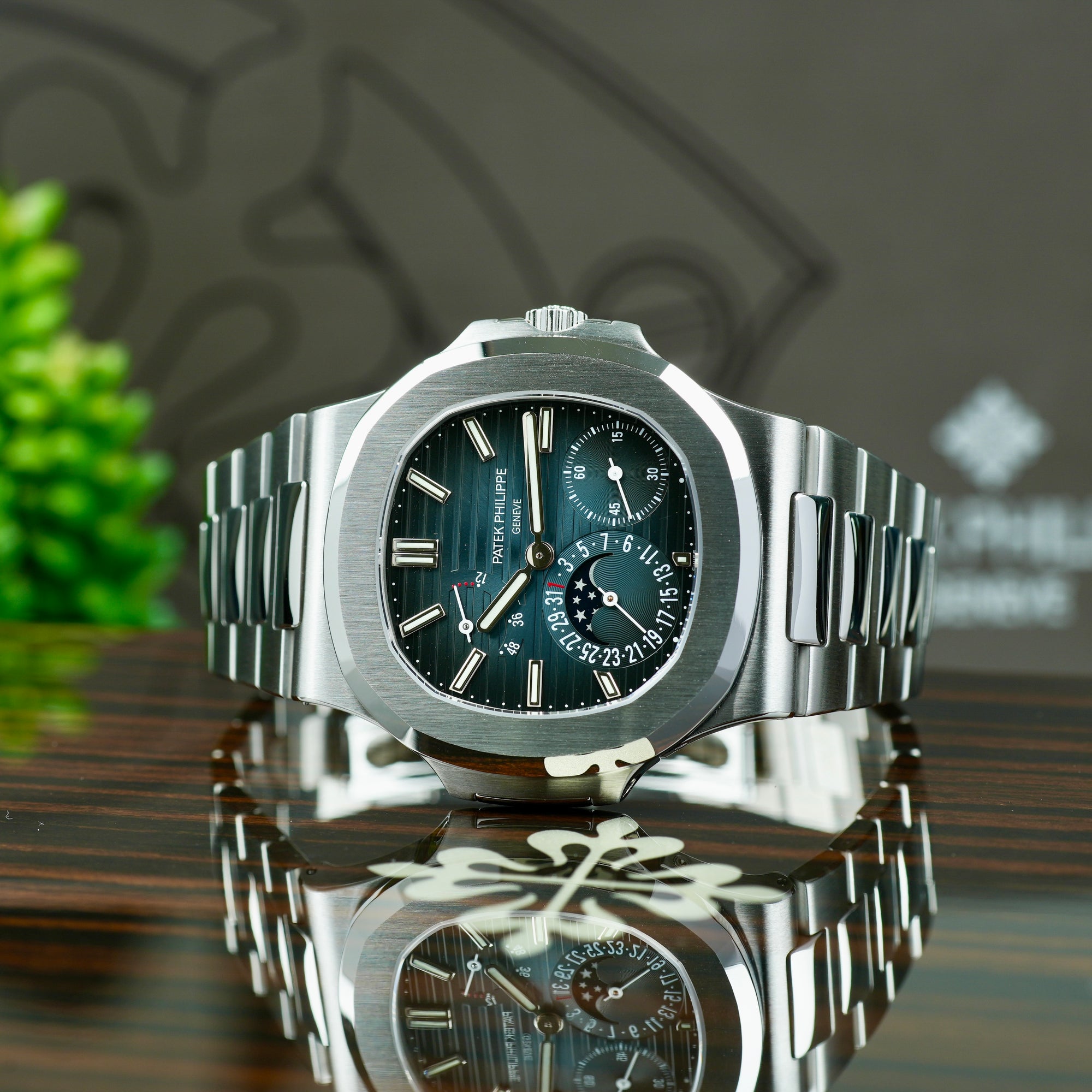 Patek Philippe Nautilus 5712/1A-001 front