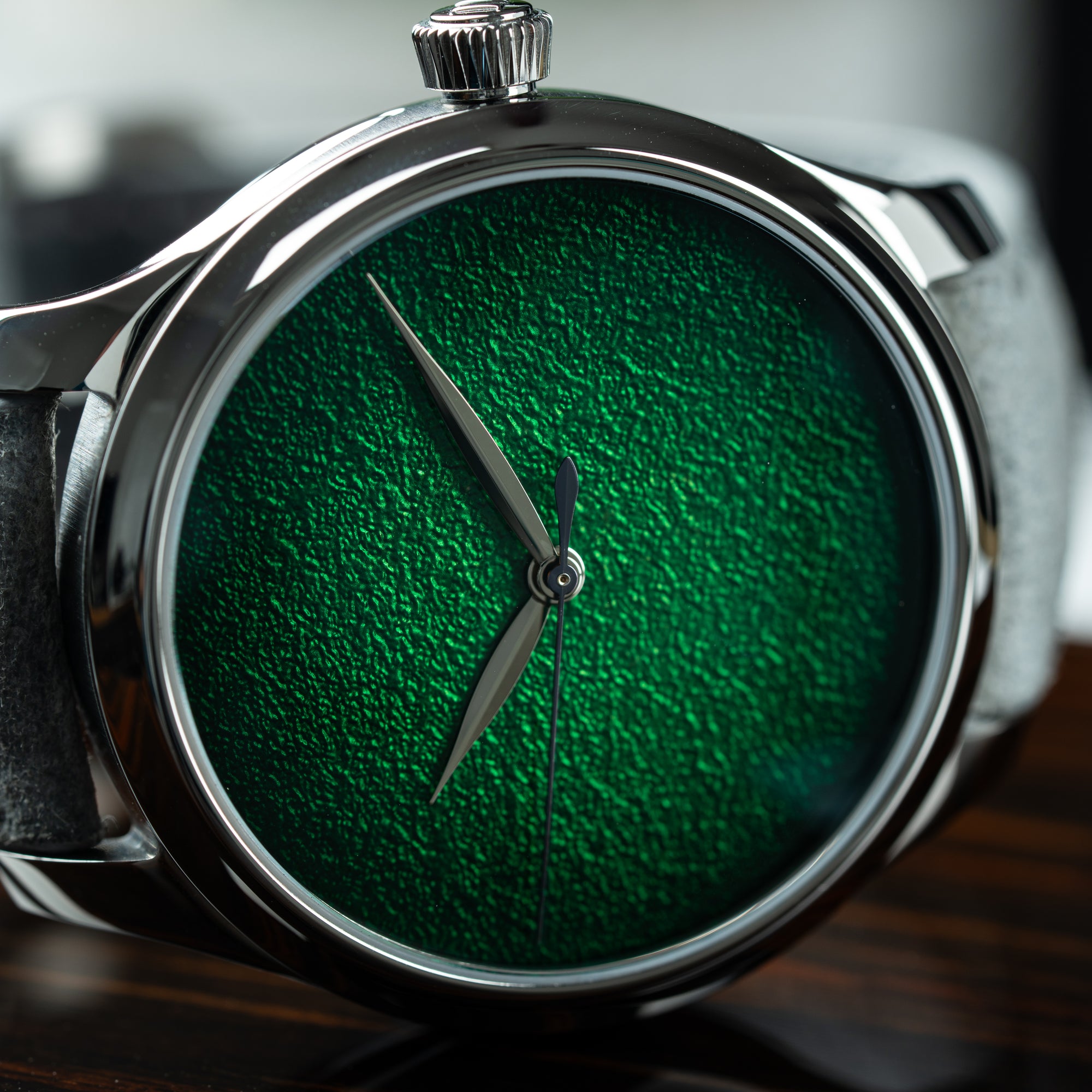 H. Moser & Cie. Endeavour Lime Green 40mm Closeup of Dial