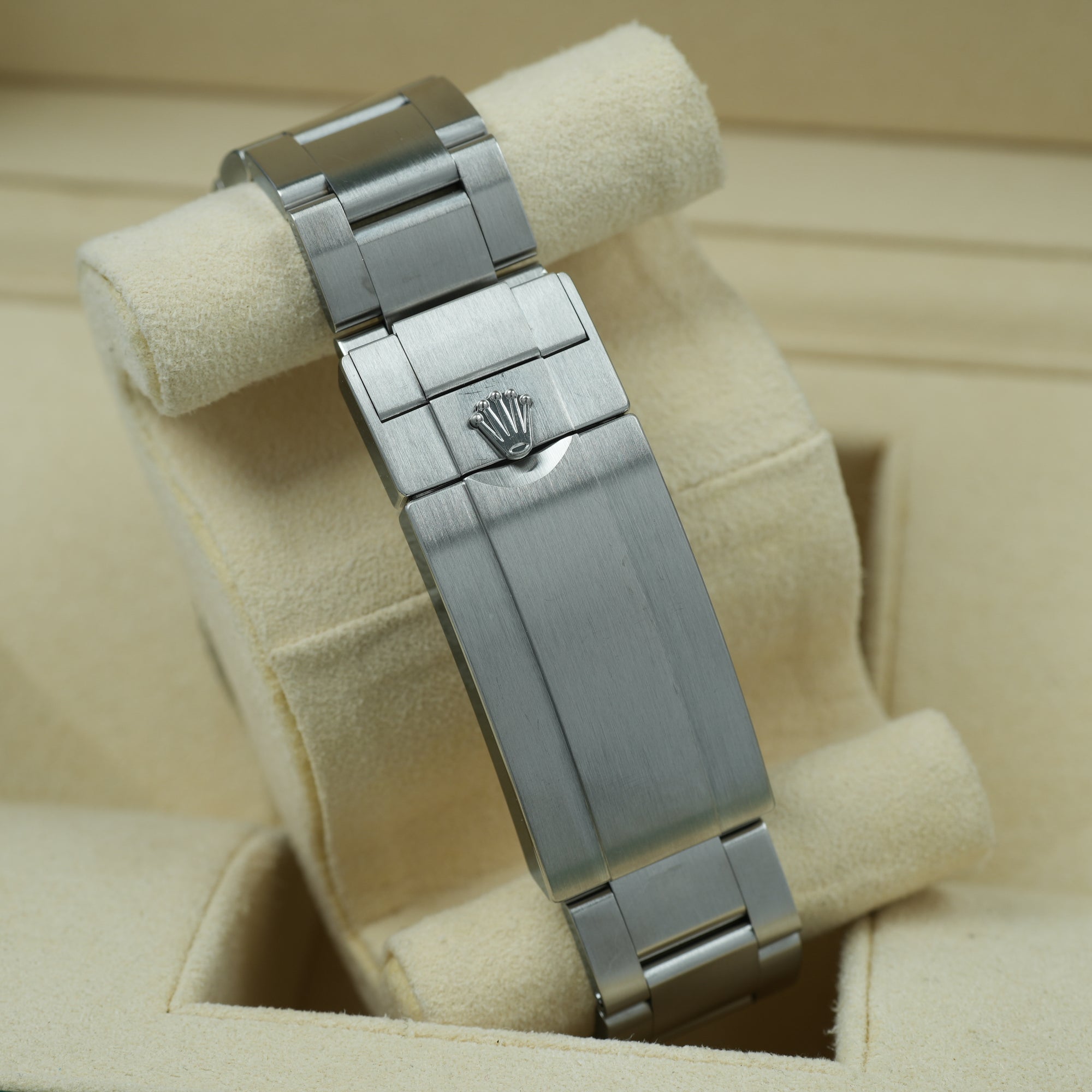 Rolex Sea-Dweller 126600 lug case bracelet glidelock clasp