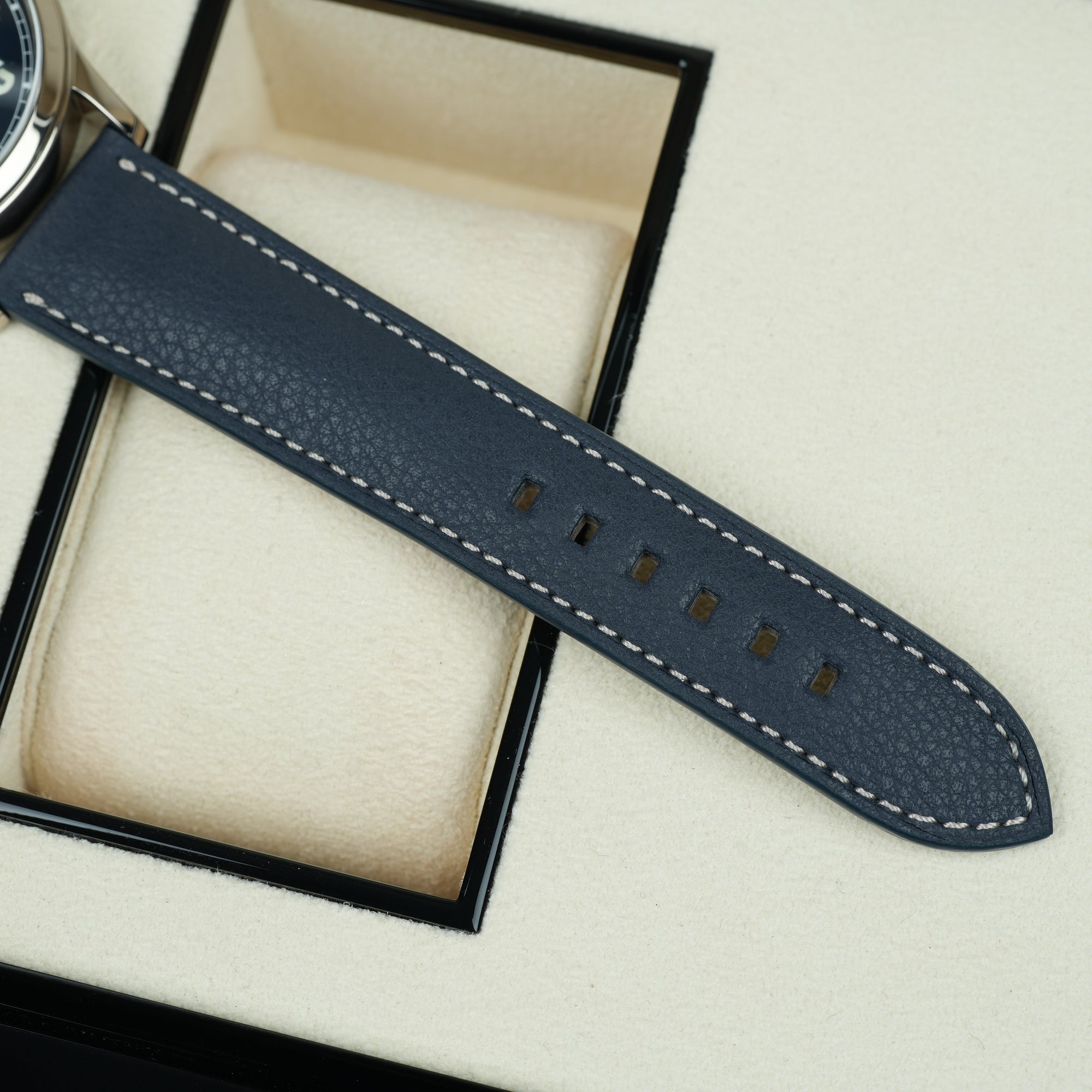 Patek Philippe Calatrava Pilot Travel Time 5524G-001 42mm strap