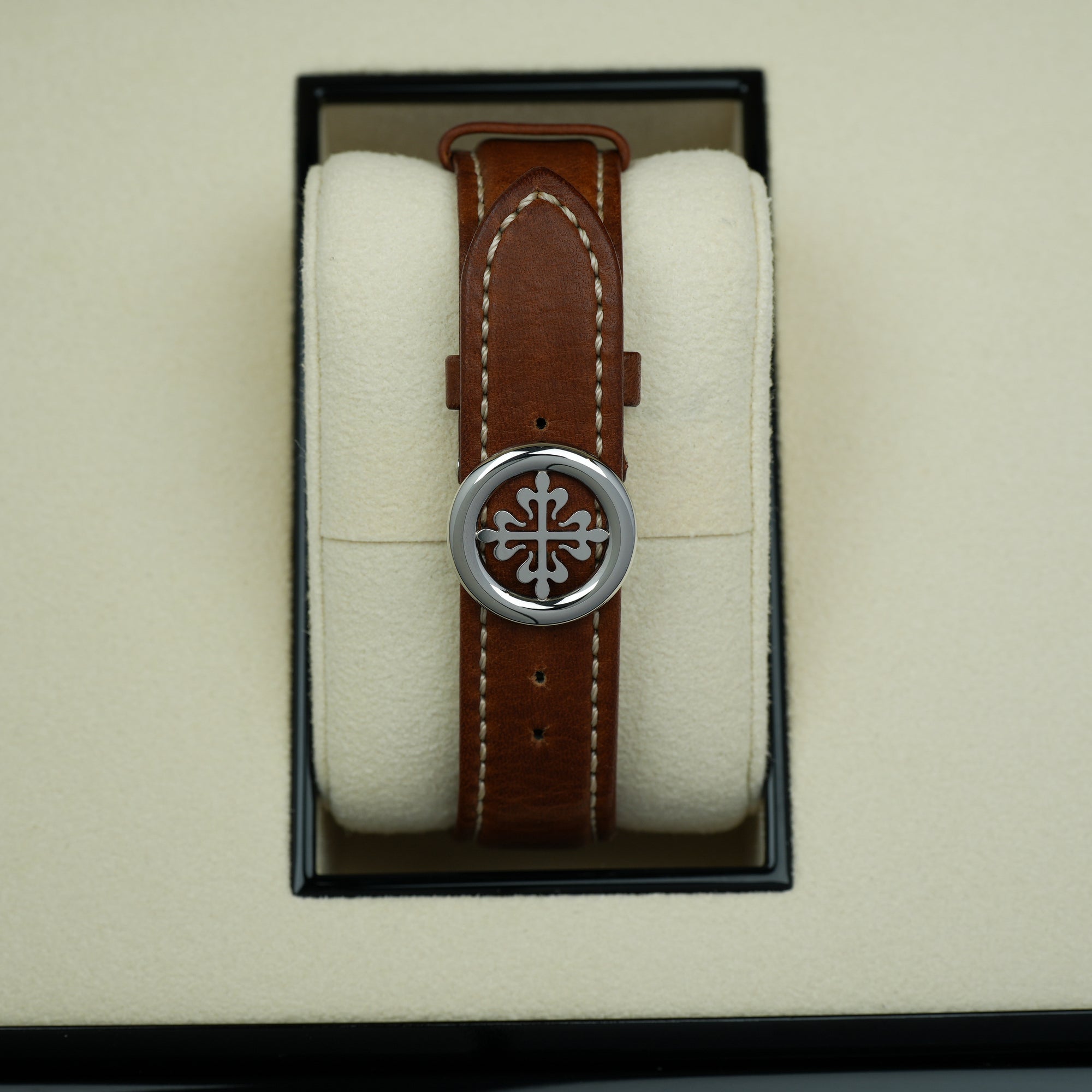 Patek Philippe Calatrava Weekly Calendar 5212A-001 40mm deployment clasp
