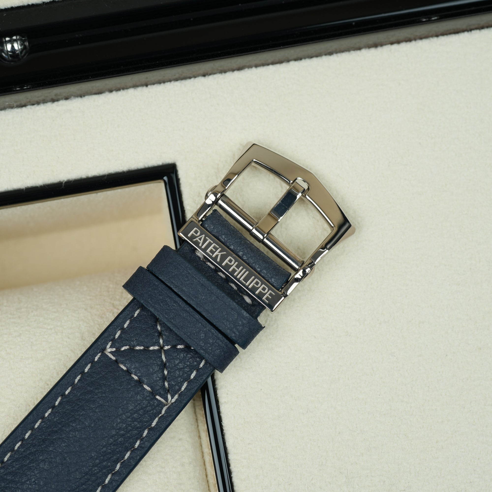 Patek Philippe Calatrava Pilot Travel Time 5524G-001 42mm tang buckle