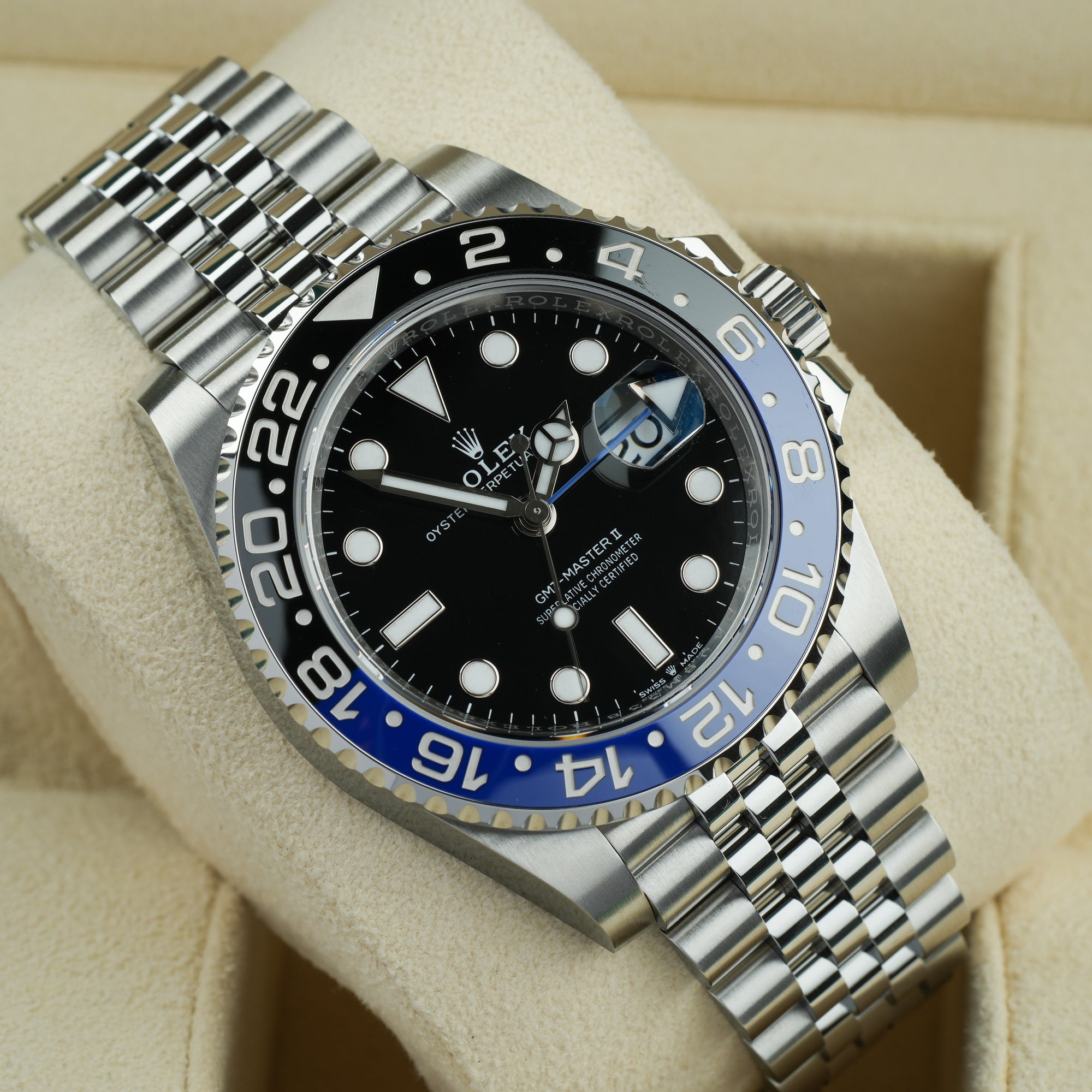 Rolex GMT-Master II Batgirl 126710BLNR Jubilee 40mm angle lug