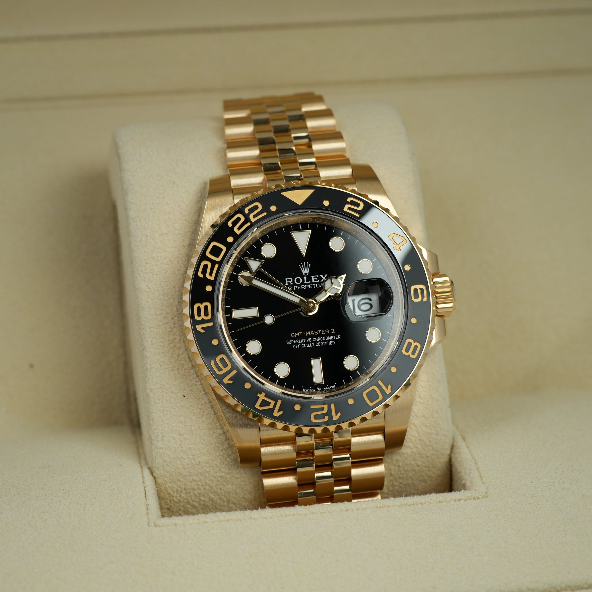 Rolex GMT-Master II 126718GRNR case lug  front