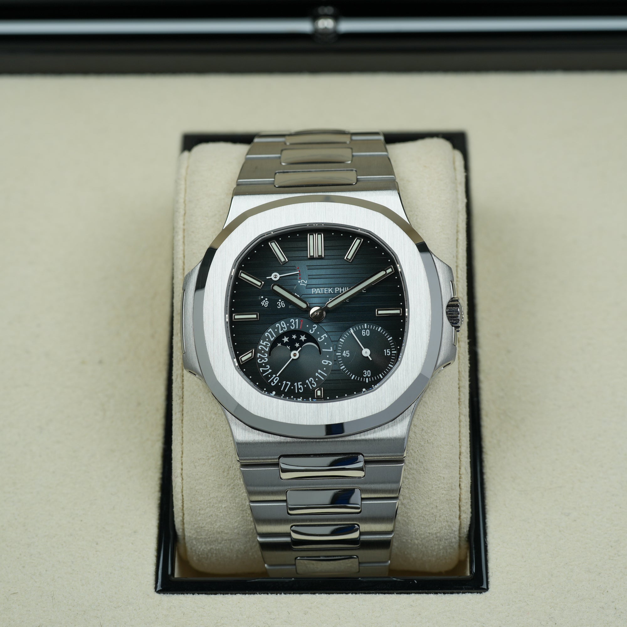Patek Philippe Nautilus 5712/1A-001 front