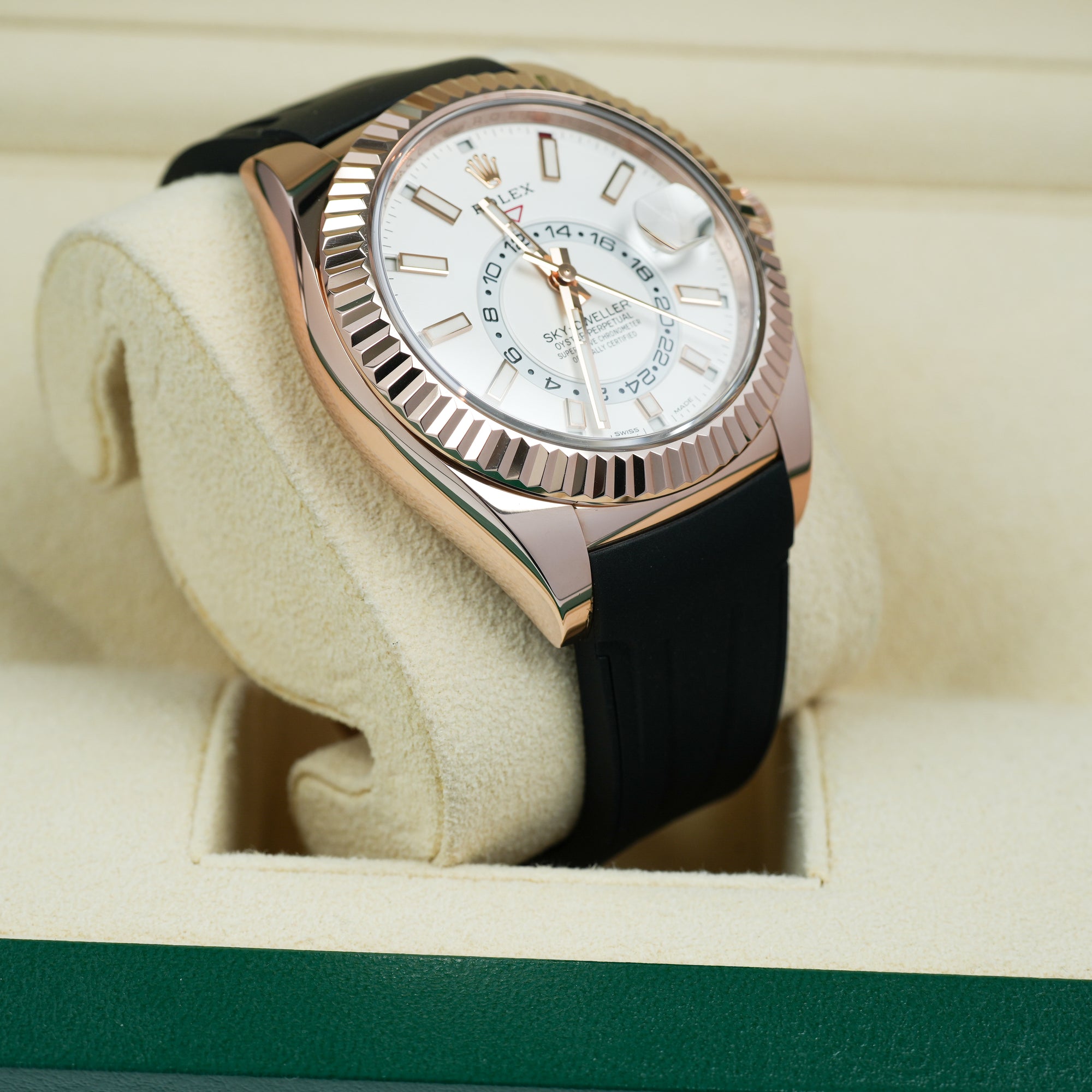 Rolex Sky-Dweller 326135 42mm case lug