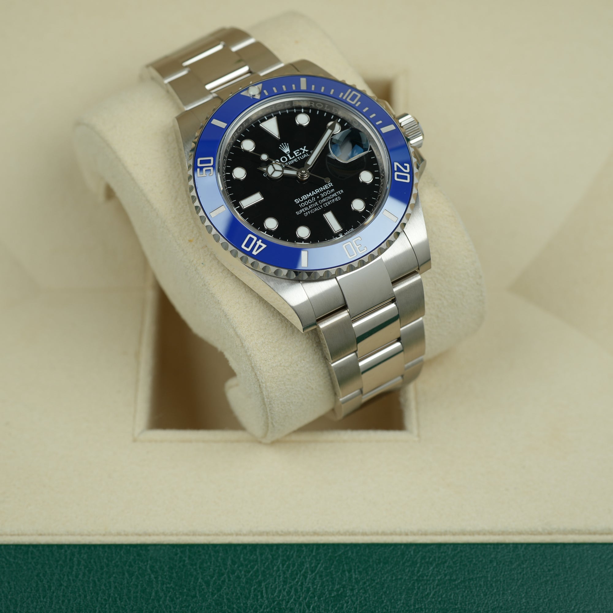Rolex Submariner Date 126619LB Cookie Monster case lug left lower