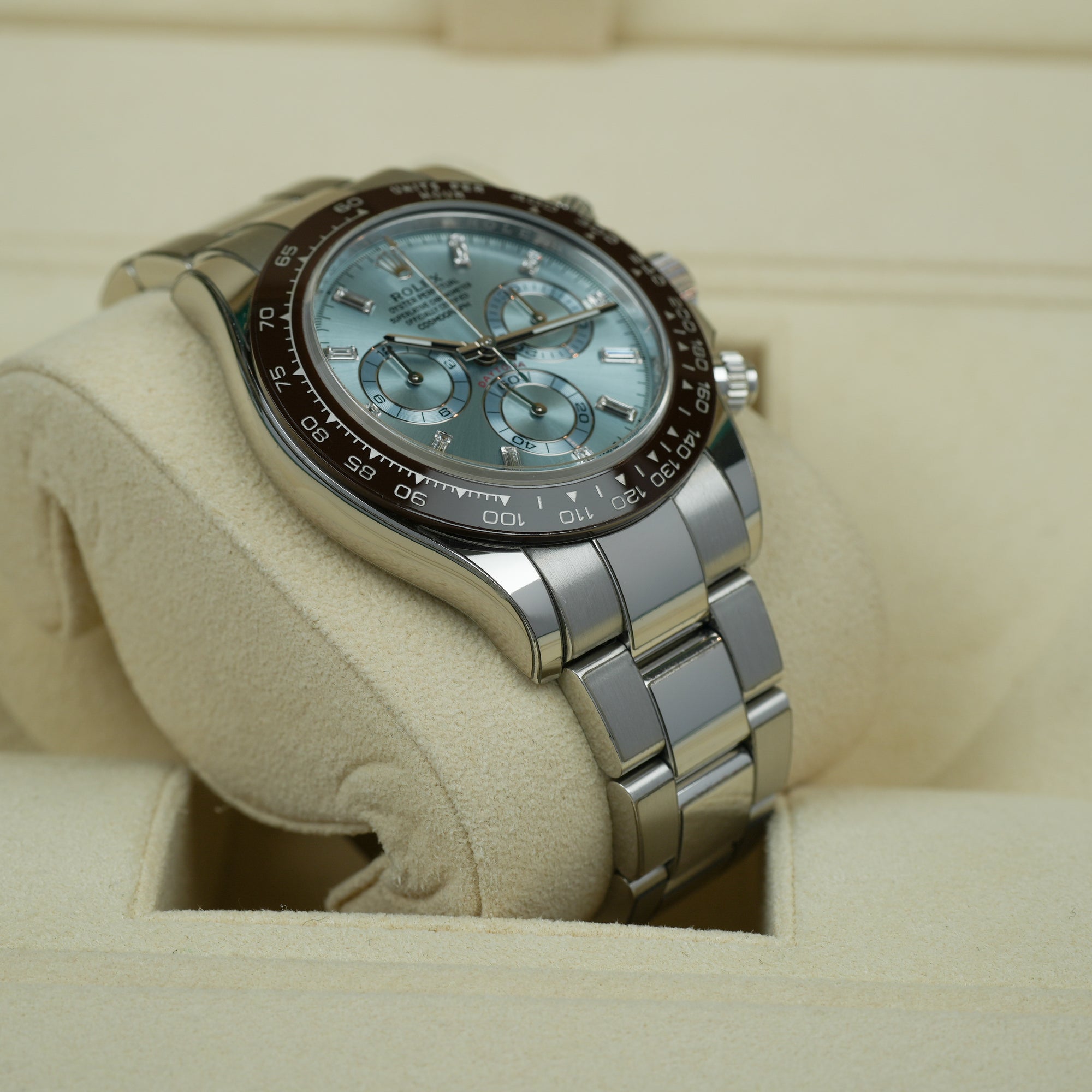 Rolex Daytona Ice Blue Platinum Baguette 116506 case lug lower left