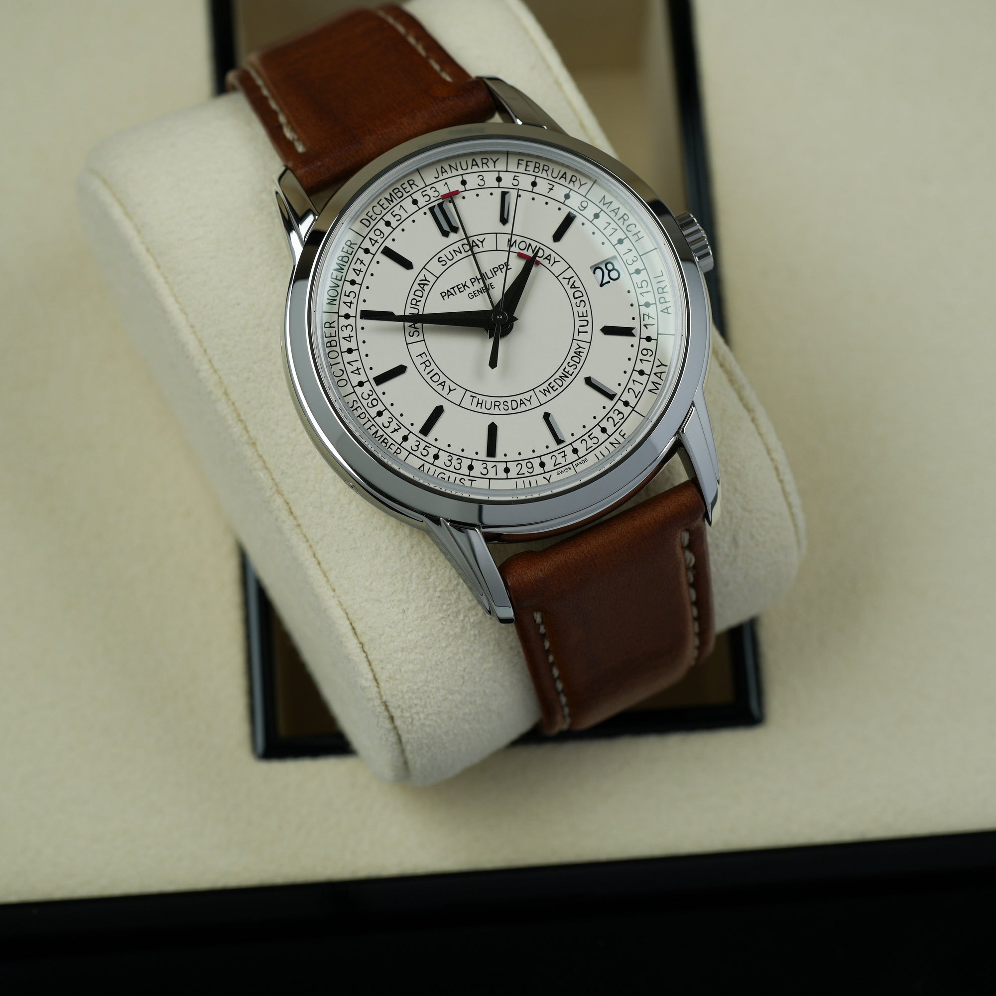 Patek Philippe Calatrava Weekly Calendar 5212A-001 40mm case lower left lug