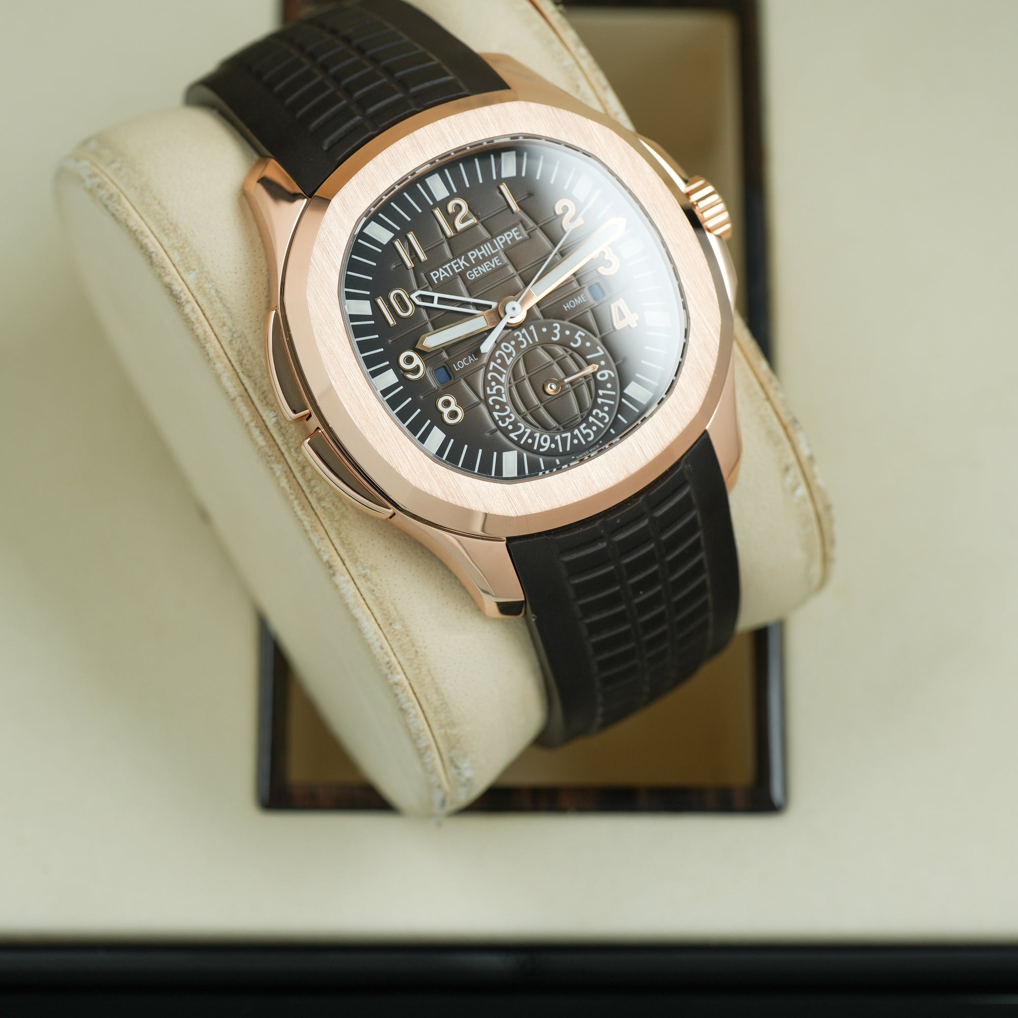 Patek Philippe Aquanaut 5164R-001  lug case