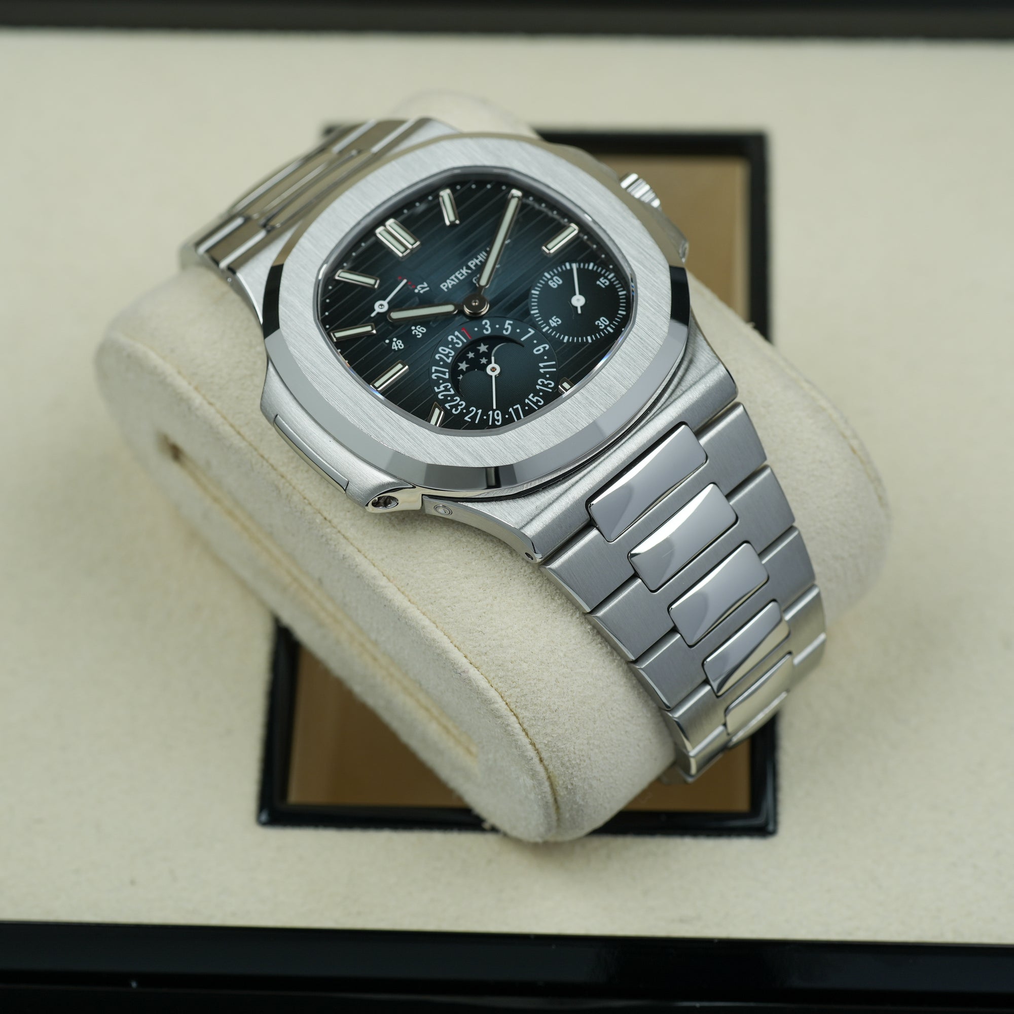 Patek Philippe Nautilus 5712/1A-001 lug case
