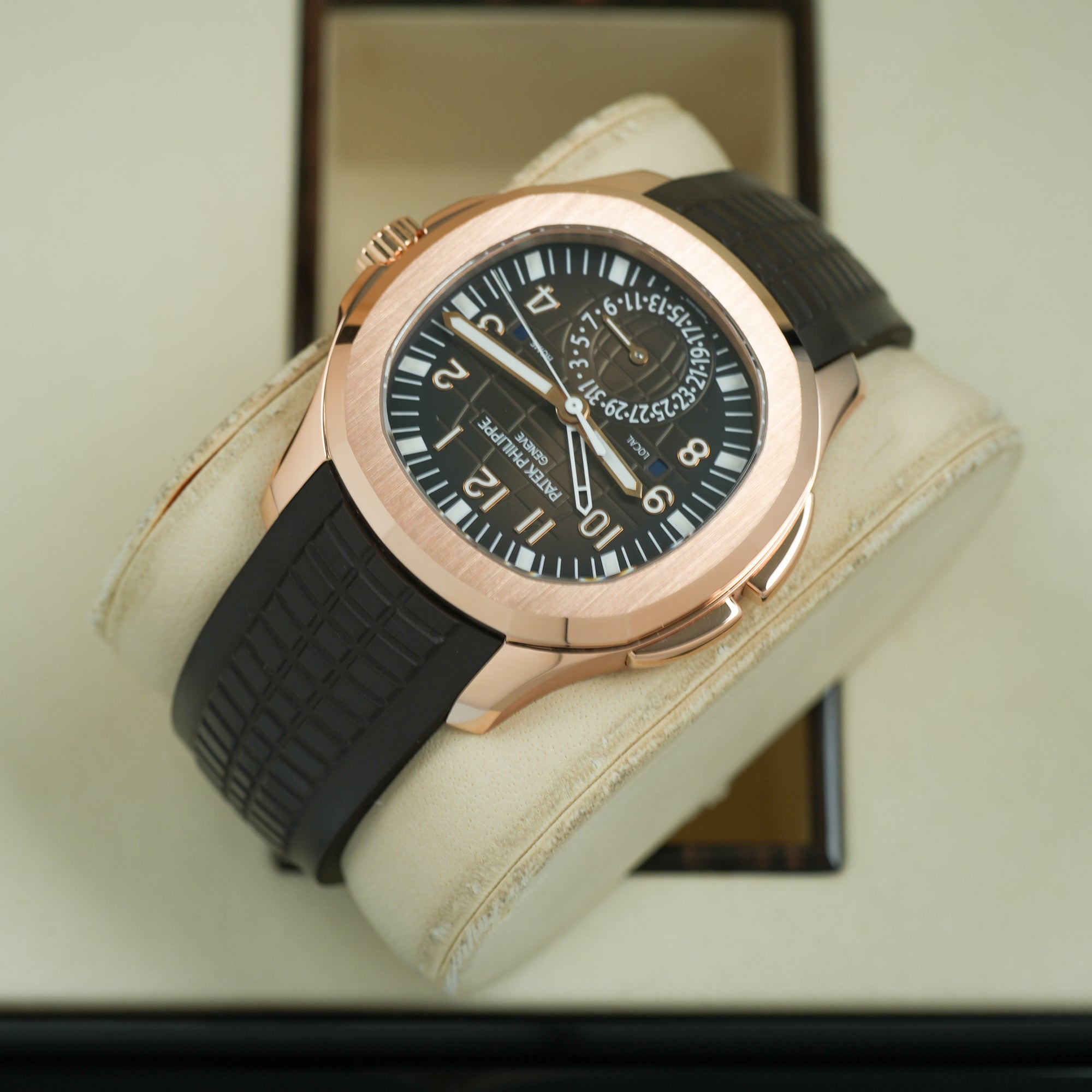 Patek Philippe Aquanaut 5164R-001  lug case