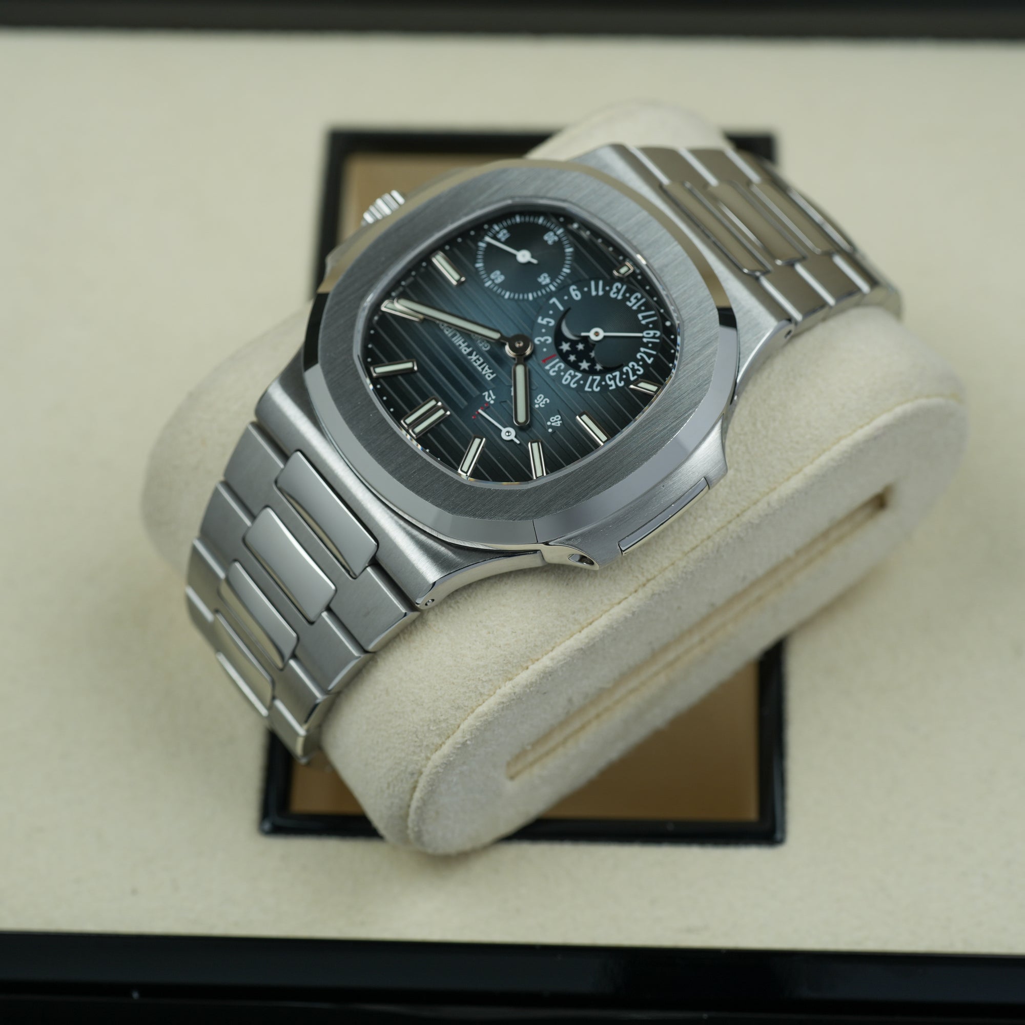 Patek Philippe Nautilus 5712/1A-001 lug case