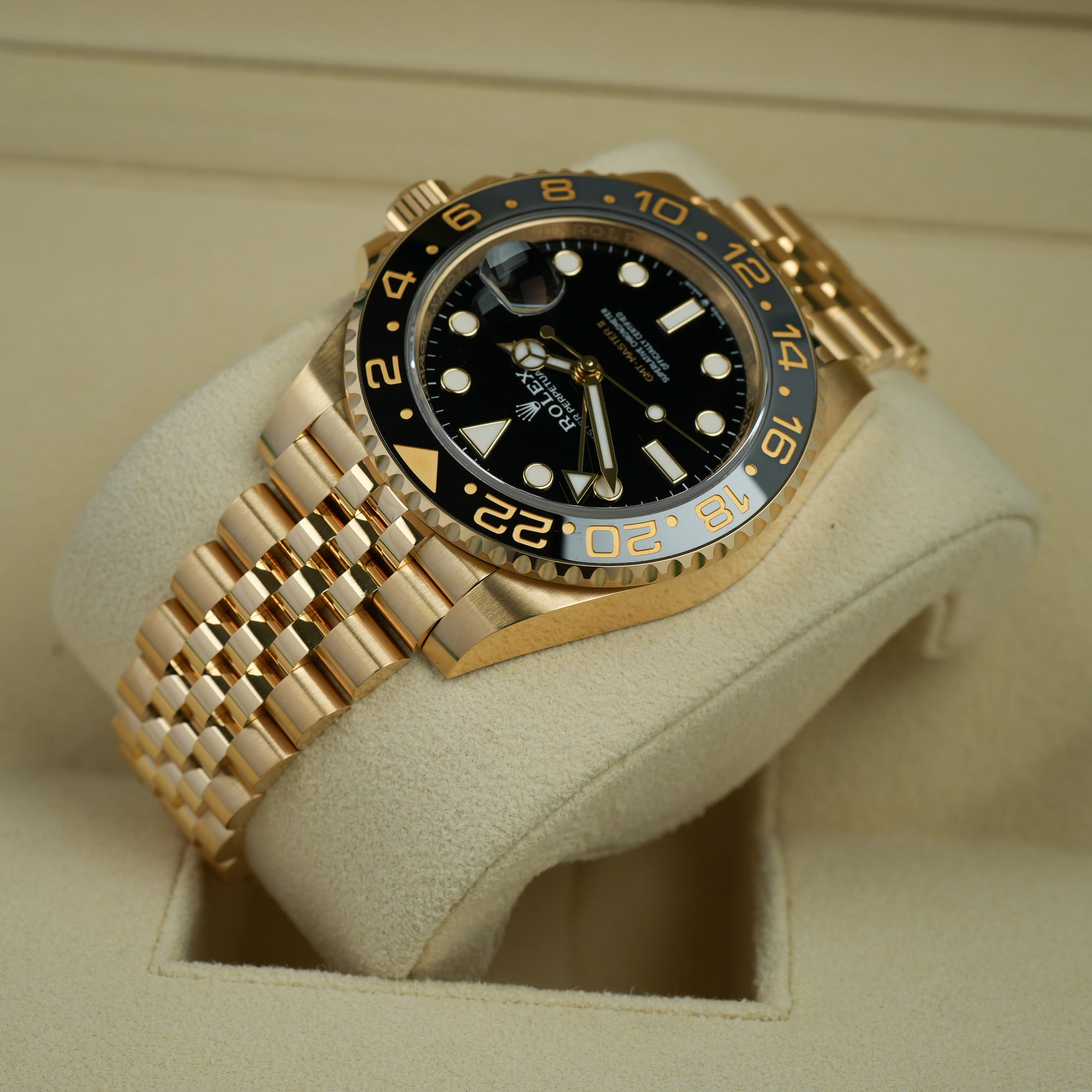 Rolex GMT-Master II 126718GRNR case lug  left upper