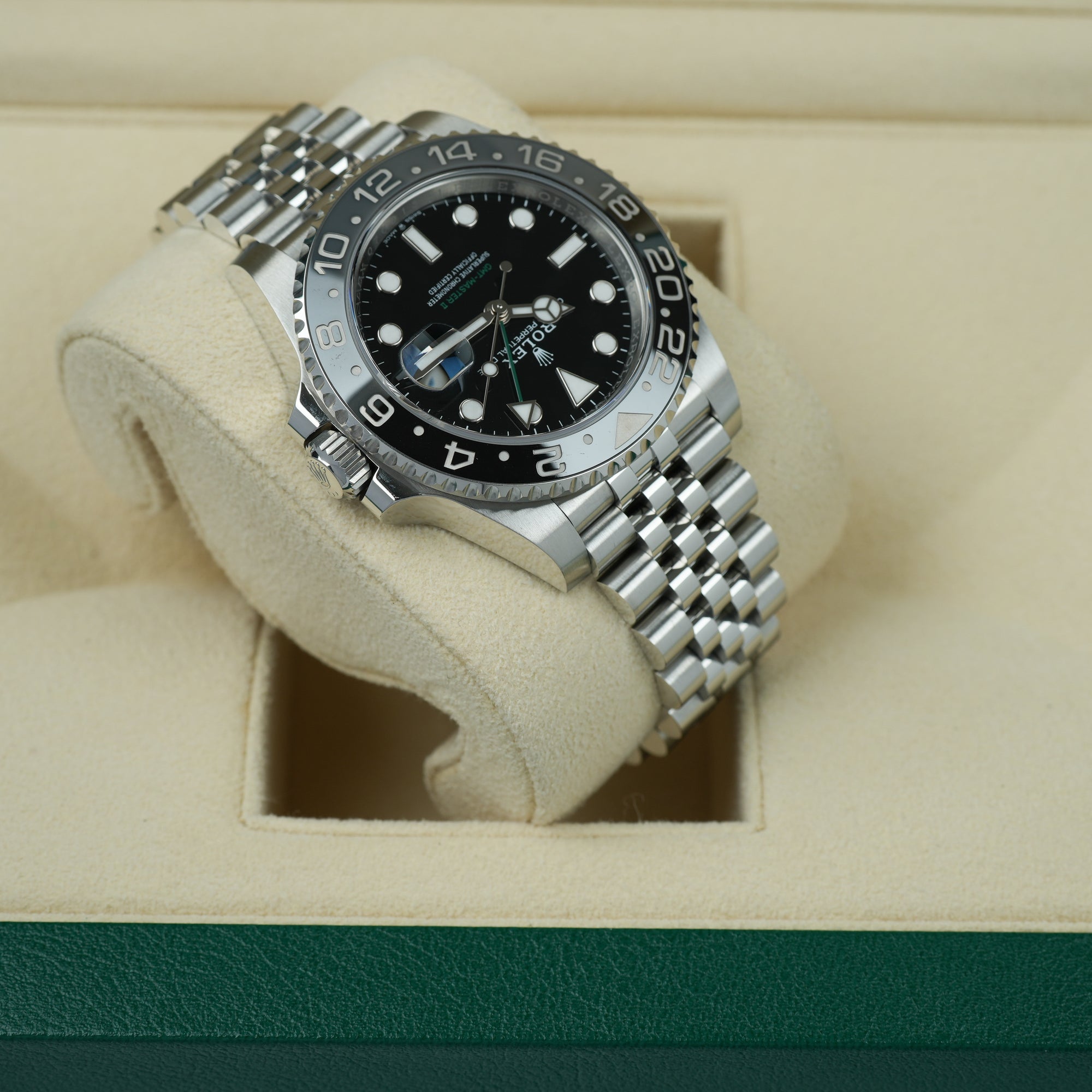 Rolex GMT-Master II 126710GRNR 40mm right upper lug