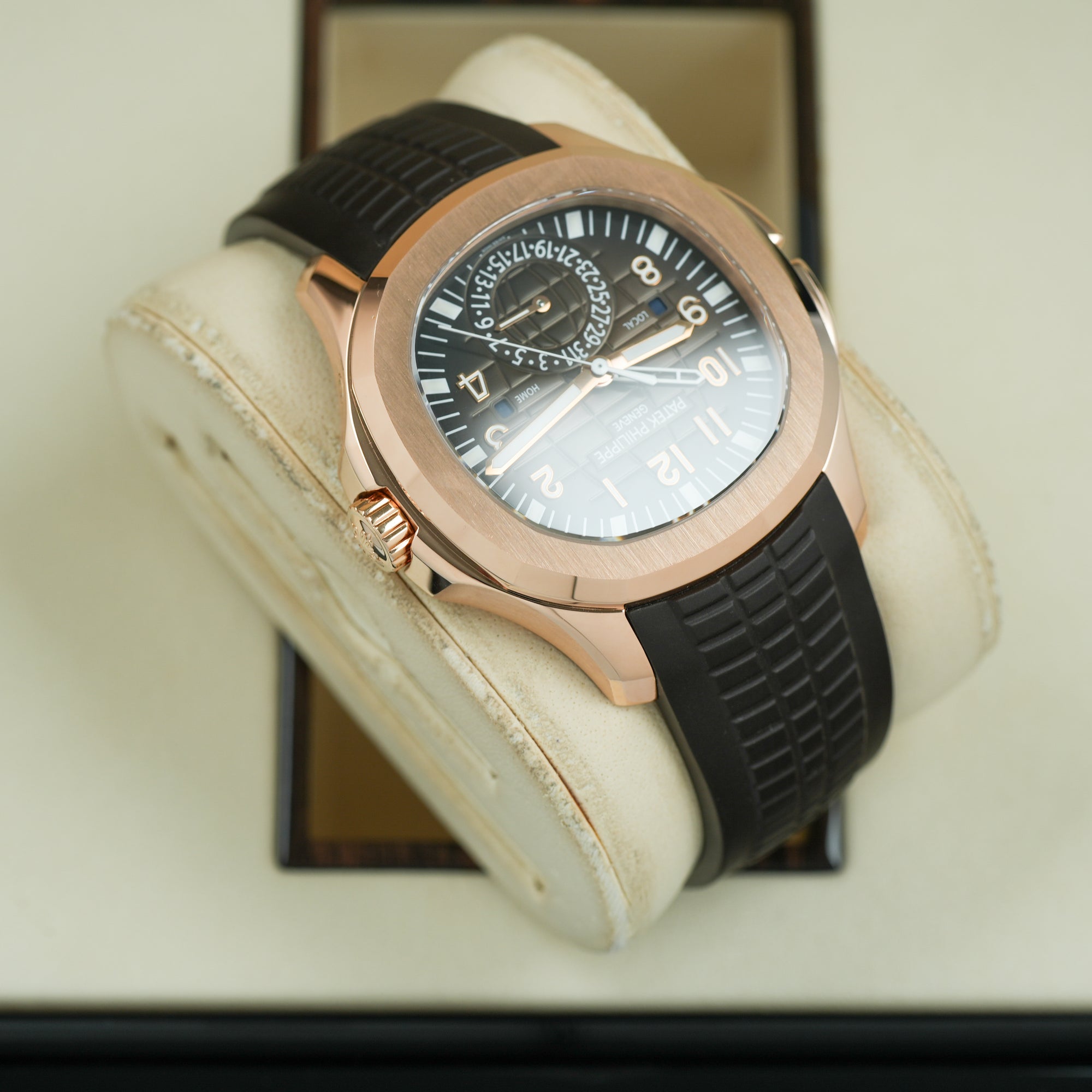 Patek Philippe Aquanaut 5164R-001  lug case