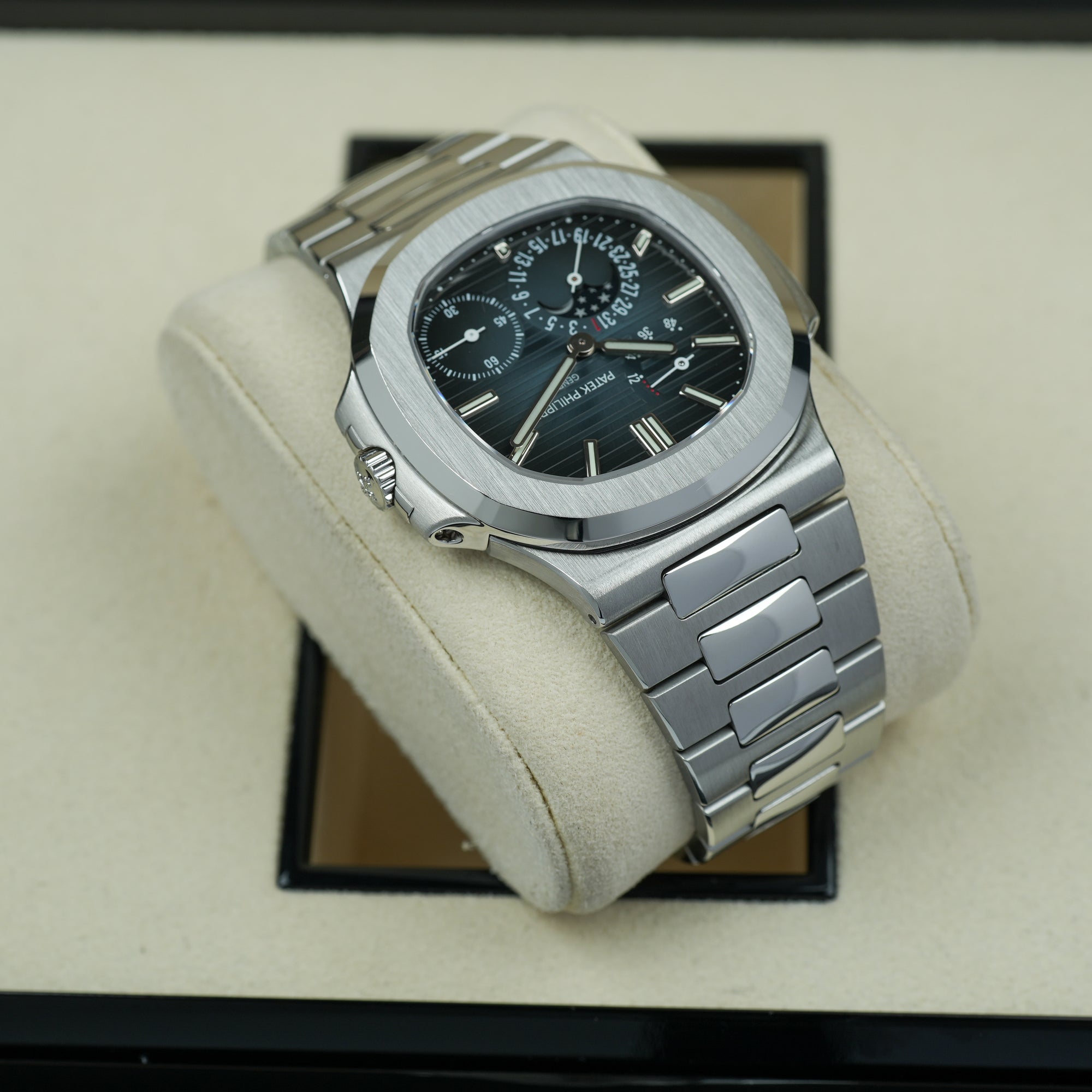 Patek Philippe Nautilus 5712/1A-001 lug case
