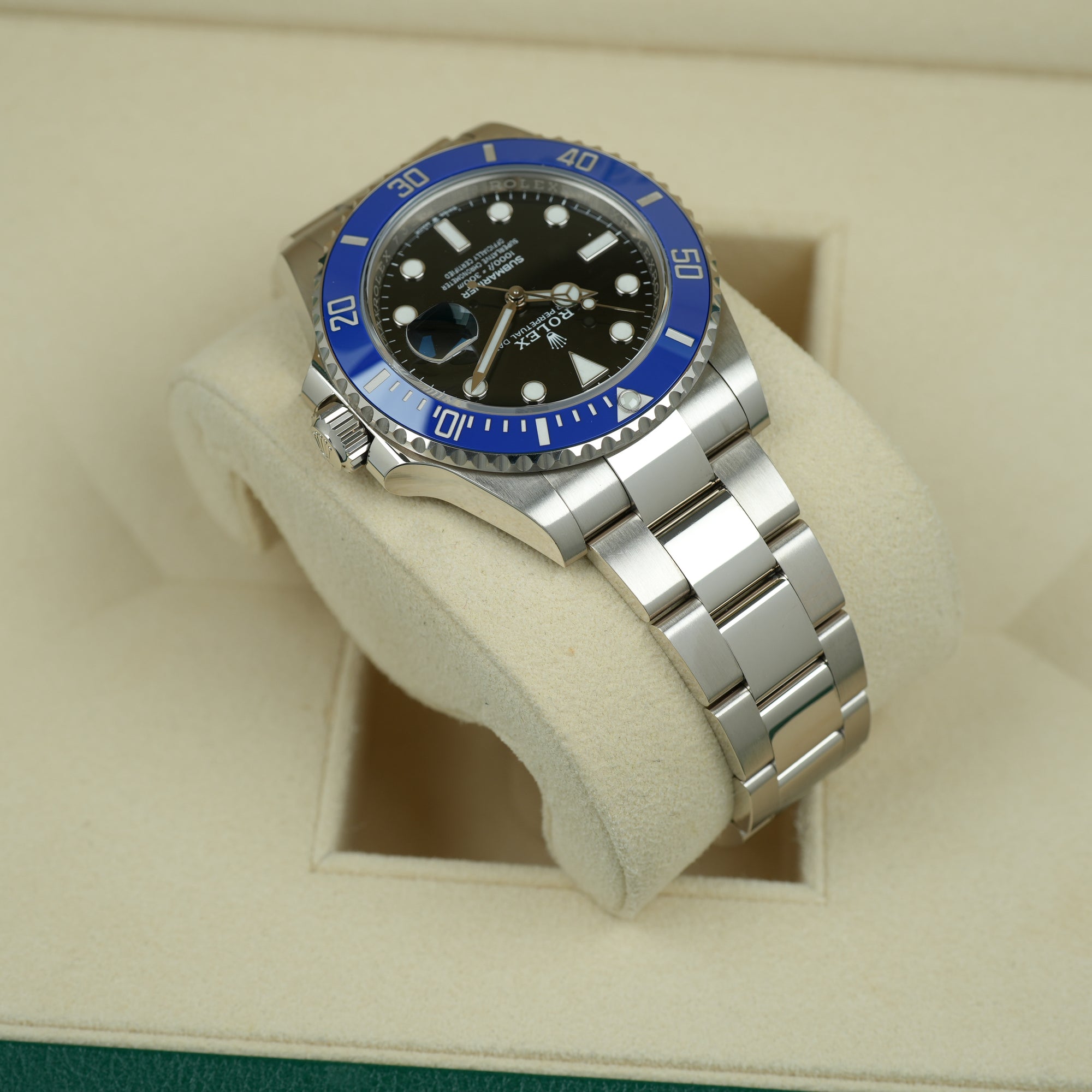 Rolex Submariner Date 126619LB Cookie Monster case lug right upper