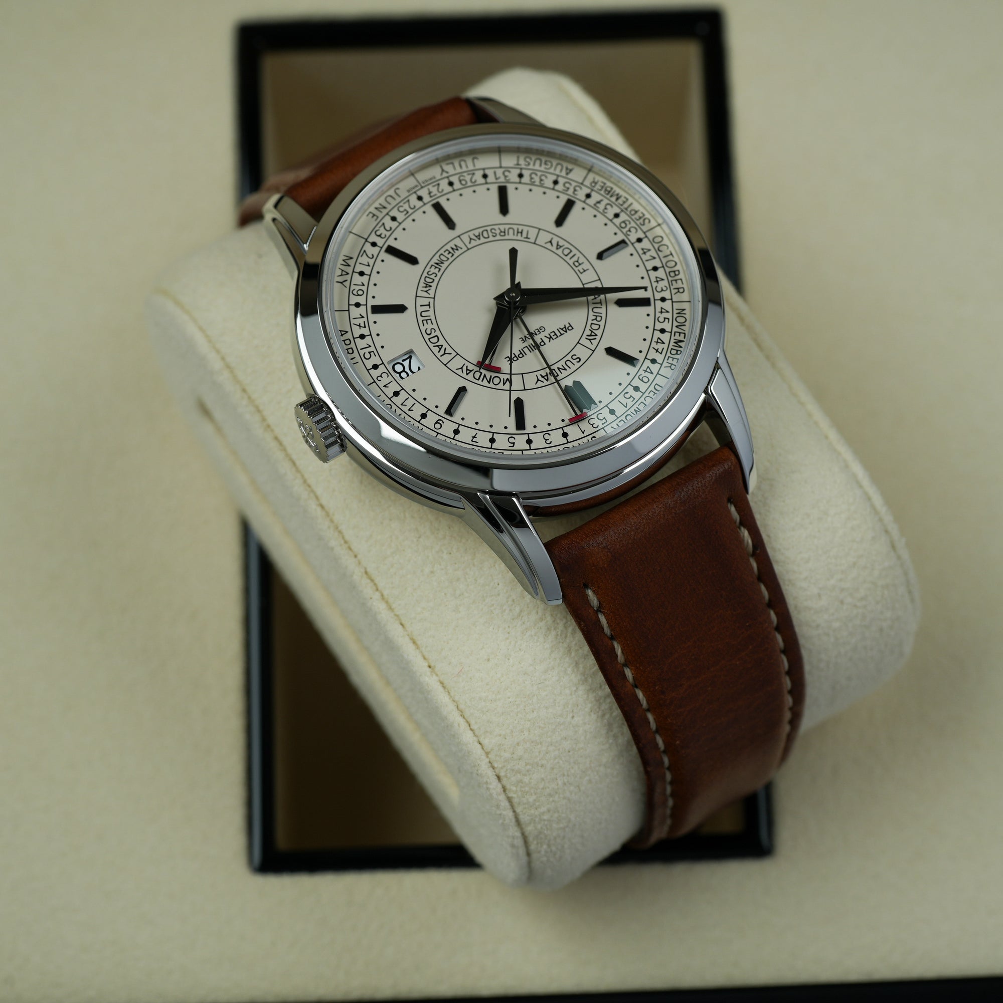 Patek Philippe Calatrava Weekly Calendar 5212A-001 40mm right upper lug