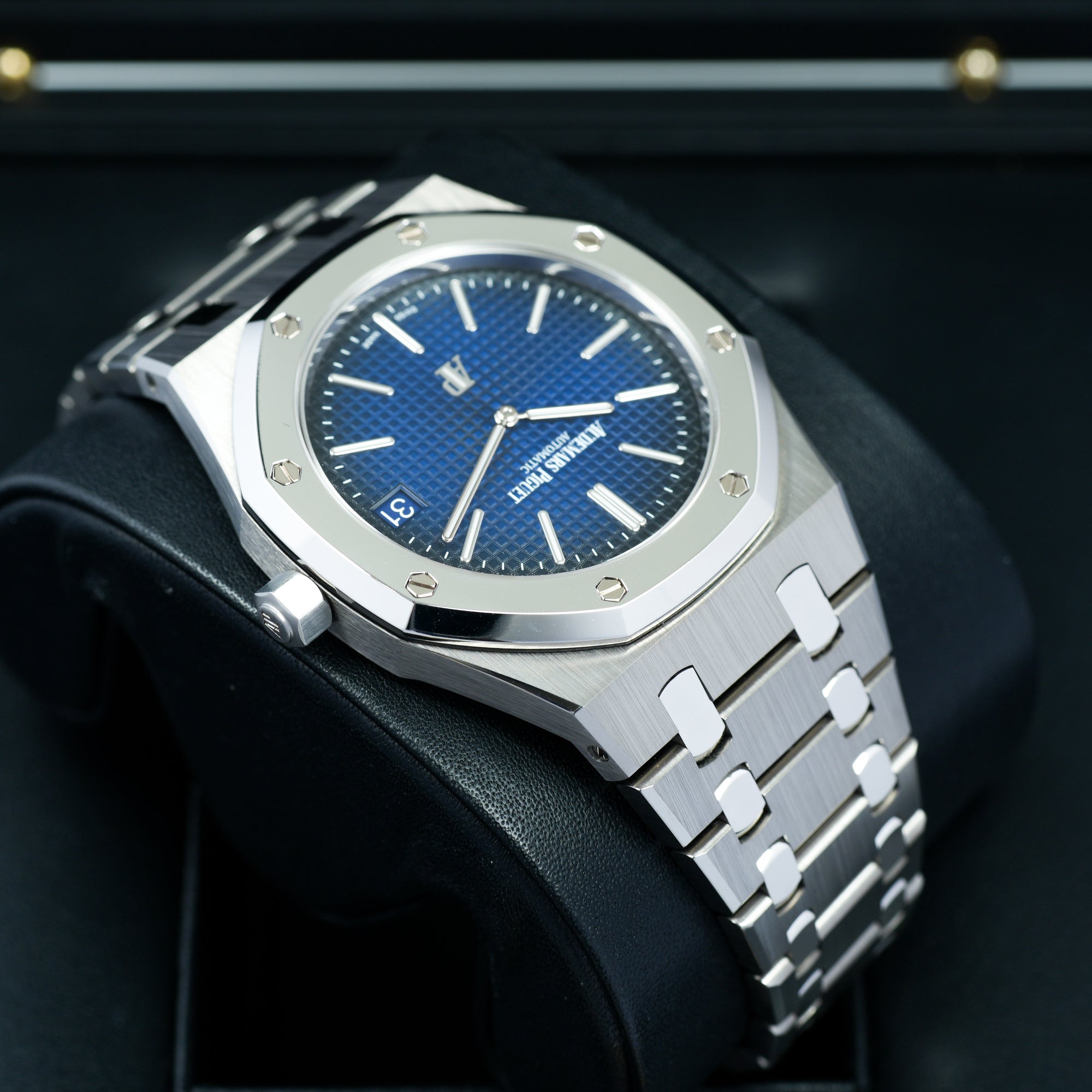 Audemars Piguet Royal Oak Jumbo Extra Thin Blue 15202IP 39mm Titanium Platinum