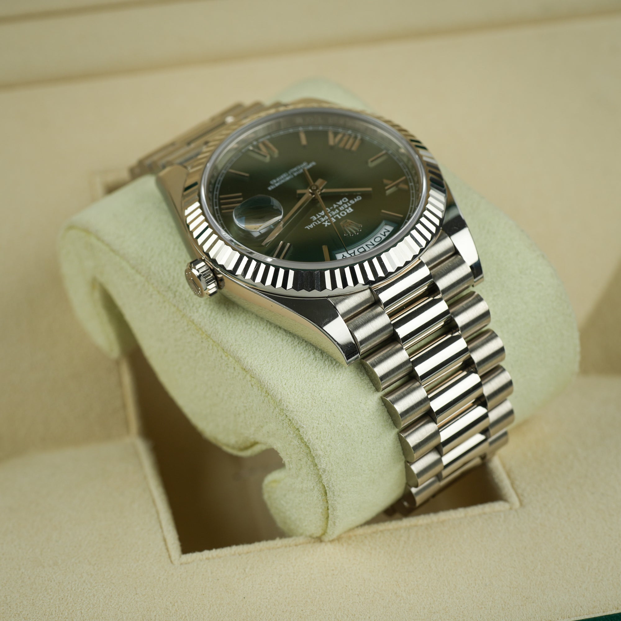 Rolex Day-Date Olive White Gold 40mm right upper lug