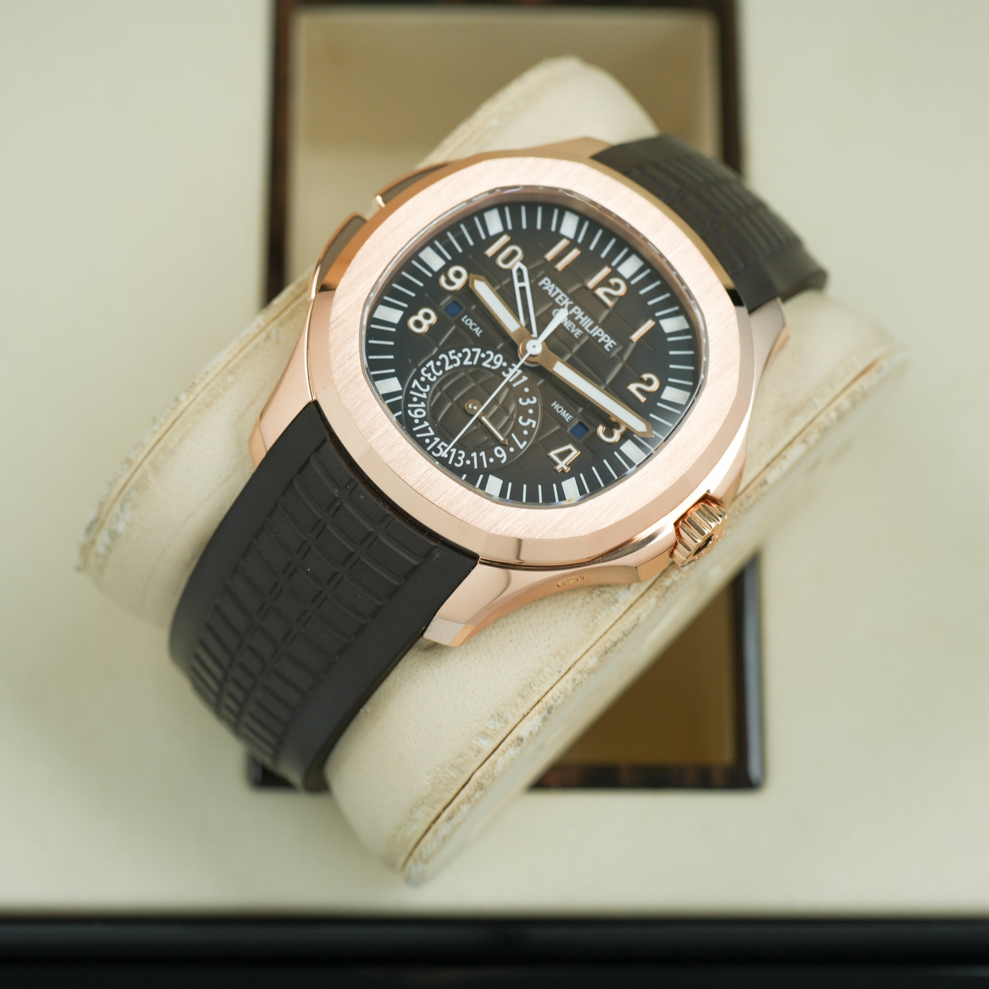 Patek Philippe Aquanaut 5164R-001  lug case