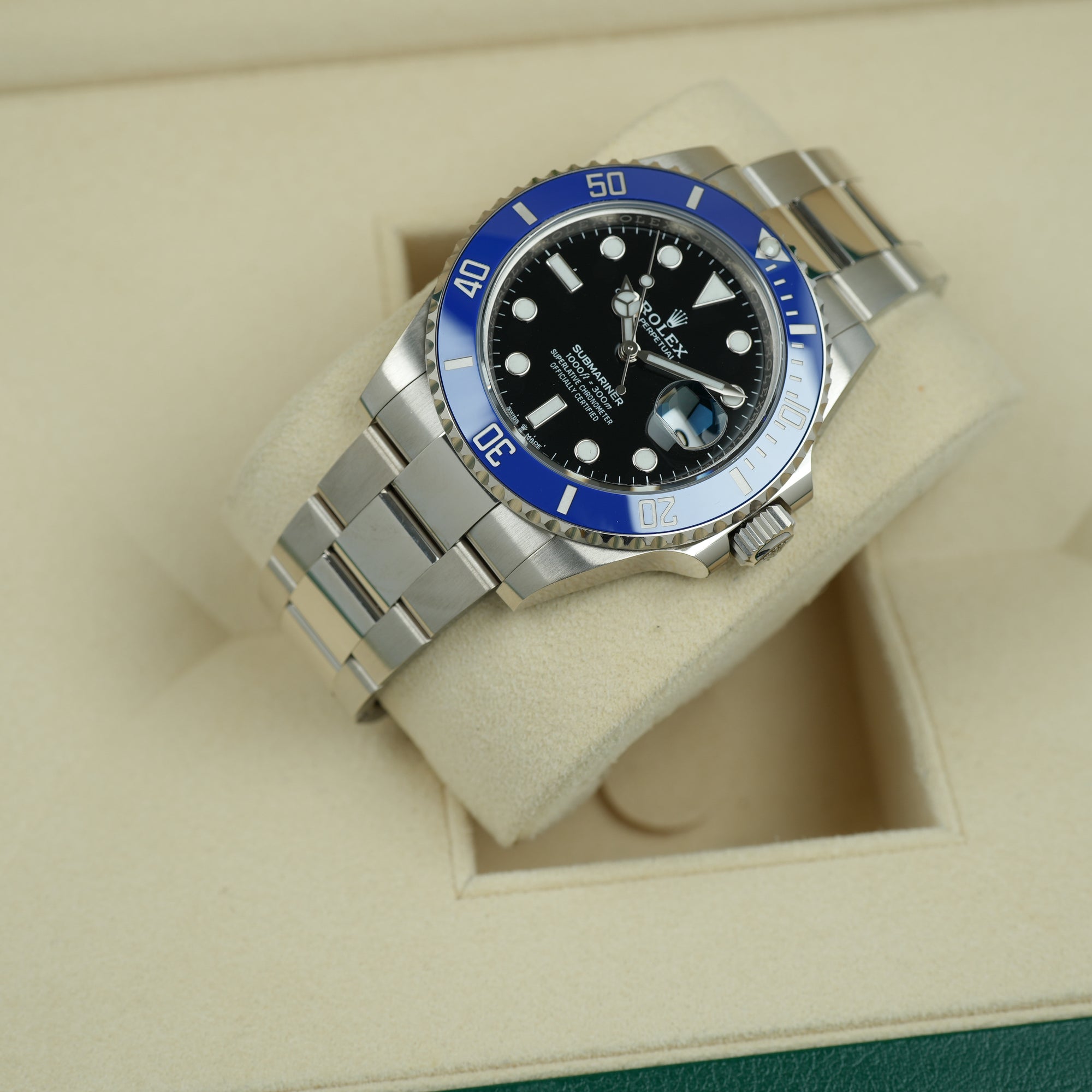 Rolex Submariner Date 126619LB Cookie Monster case lug right lower