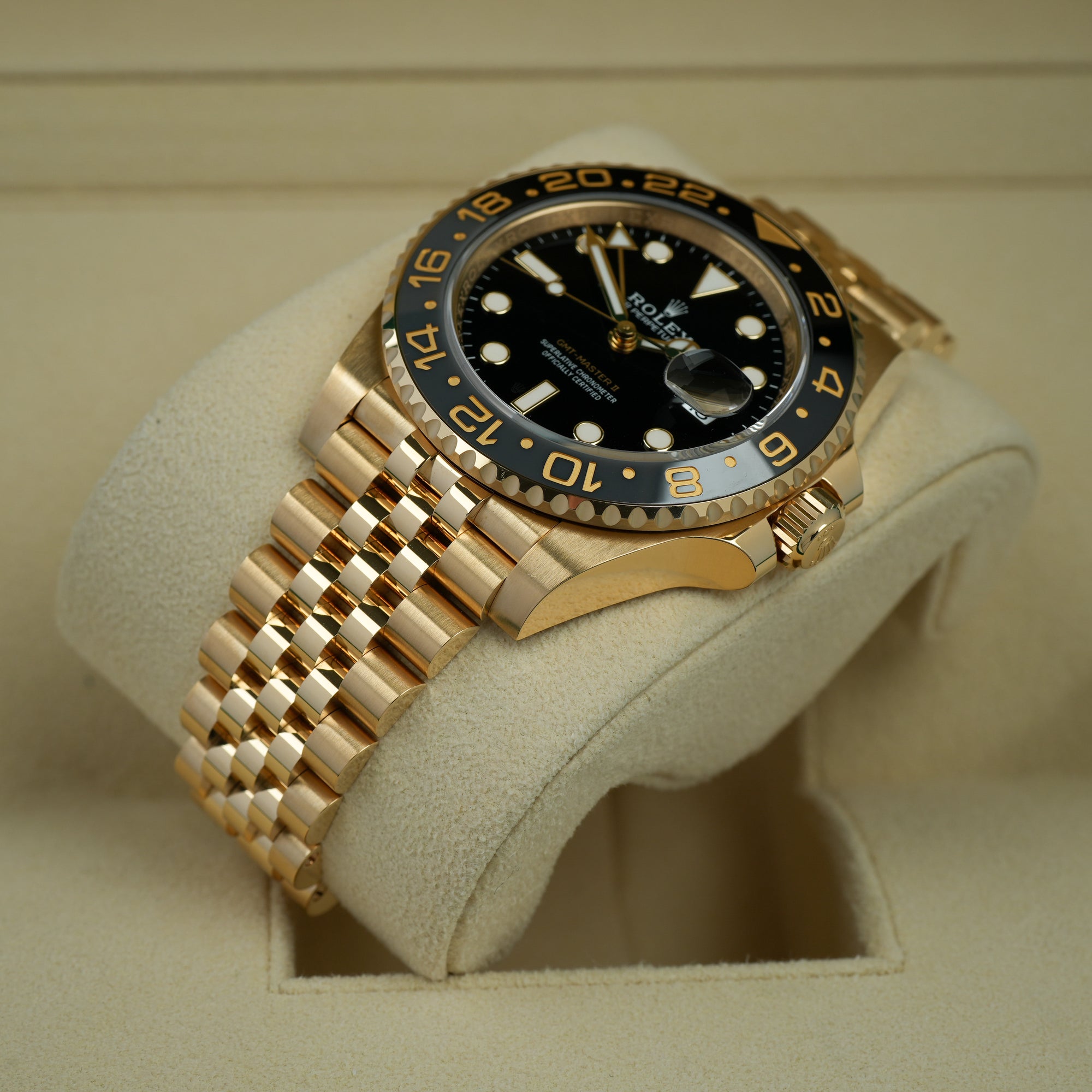Rolex GMT-Master II 126718GRNR case lug  right lower