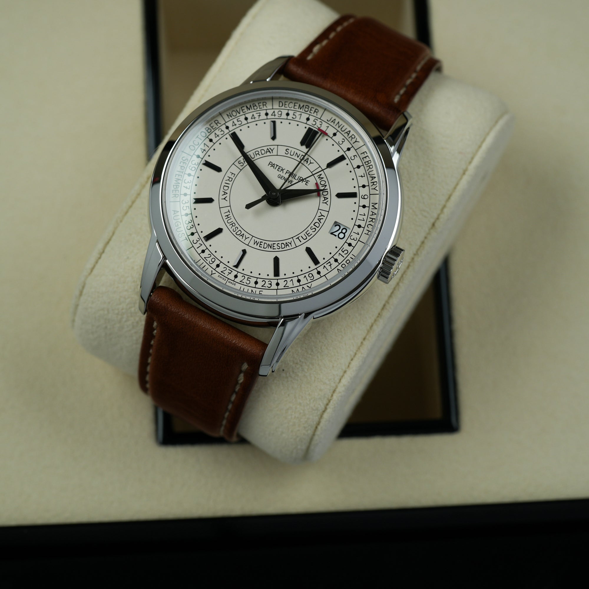 Patek Philippe Calatrava Weekly Calendar 5212A-001 40mm right lower lug
