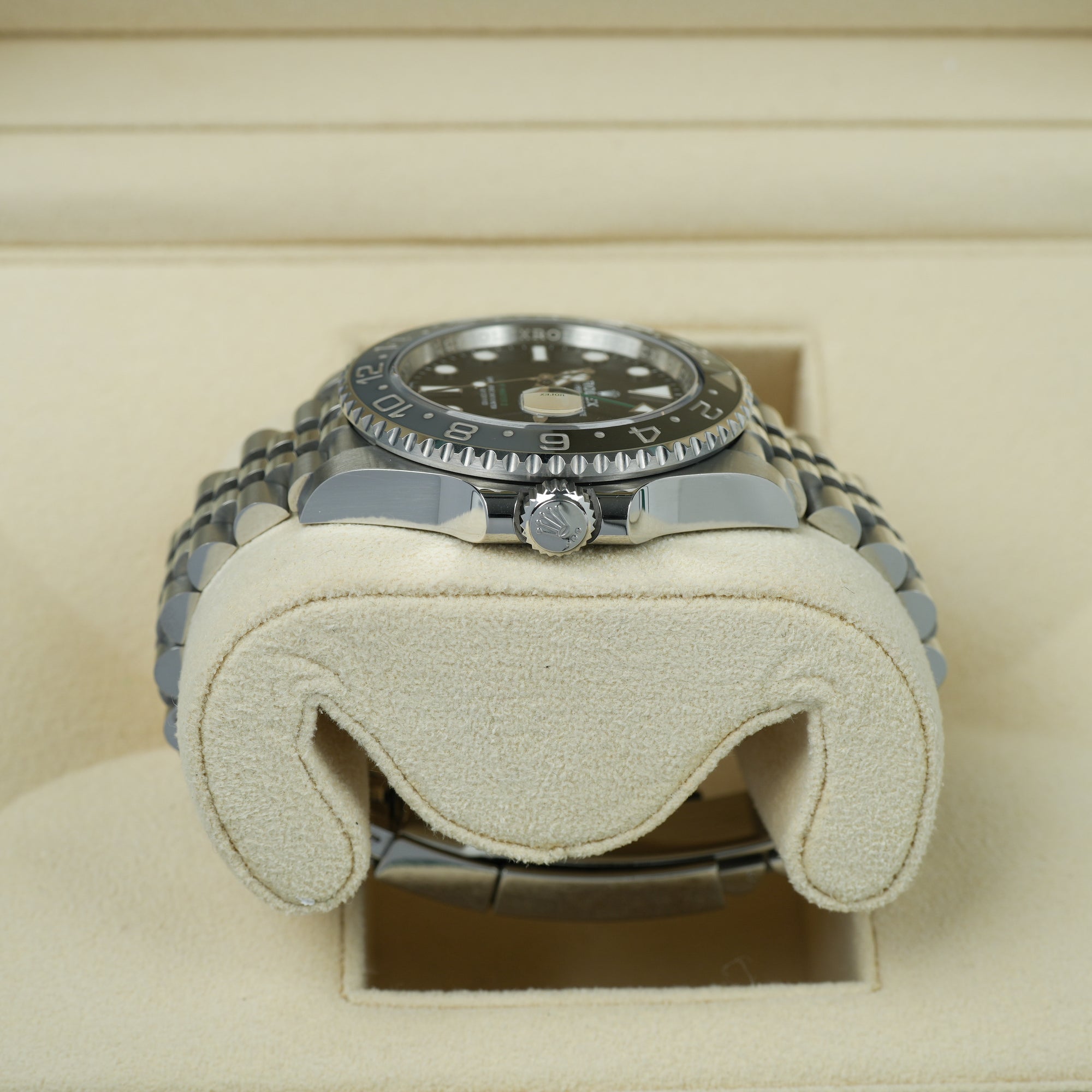 Rolex GMT-Master II 126710GRNR 40mm crown case