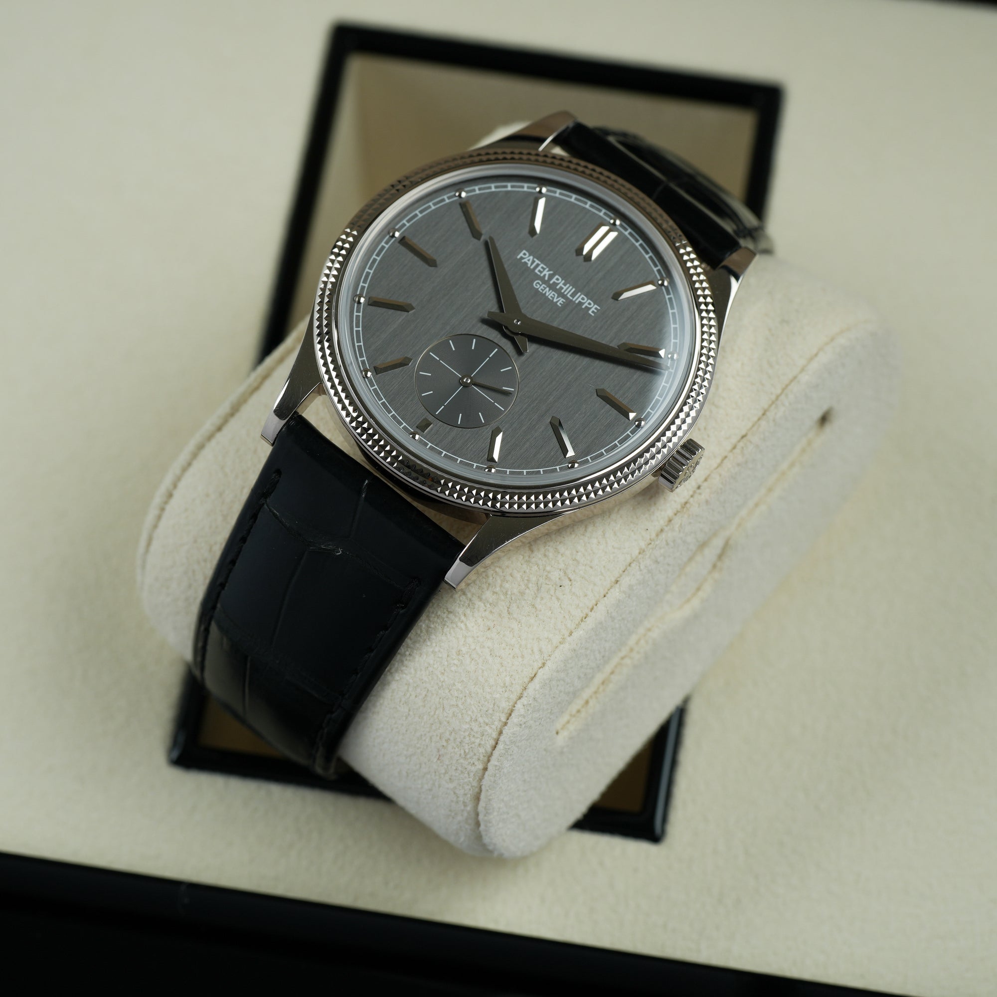 Patek Philippe Calatrava 6119G case bezel
