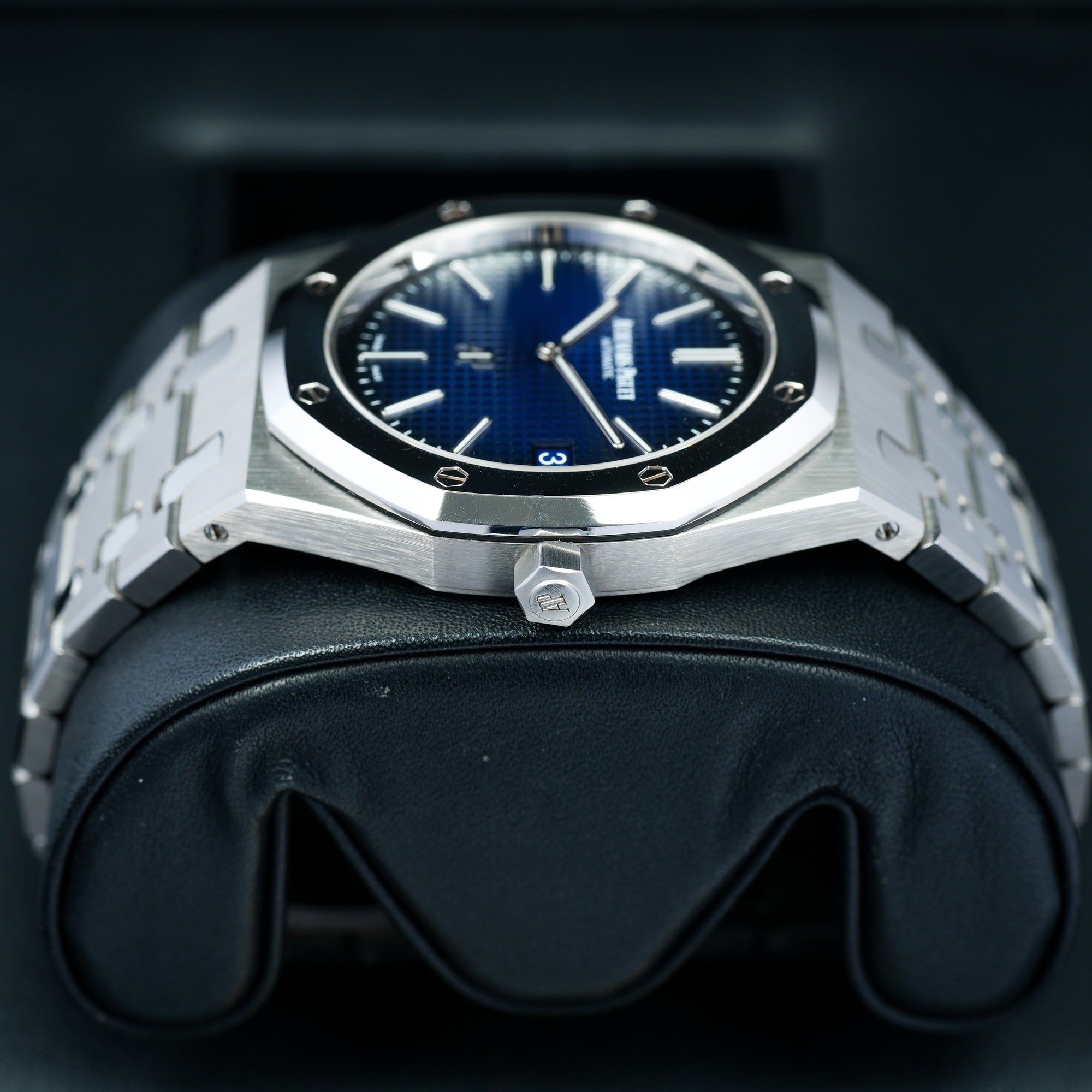 Audemars Piguet Royal Oak Jumbo Extra Thin Blue 15202IP 39mm Titanium Platinum case crown