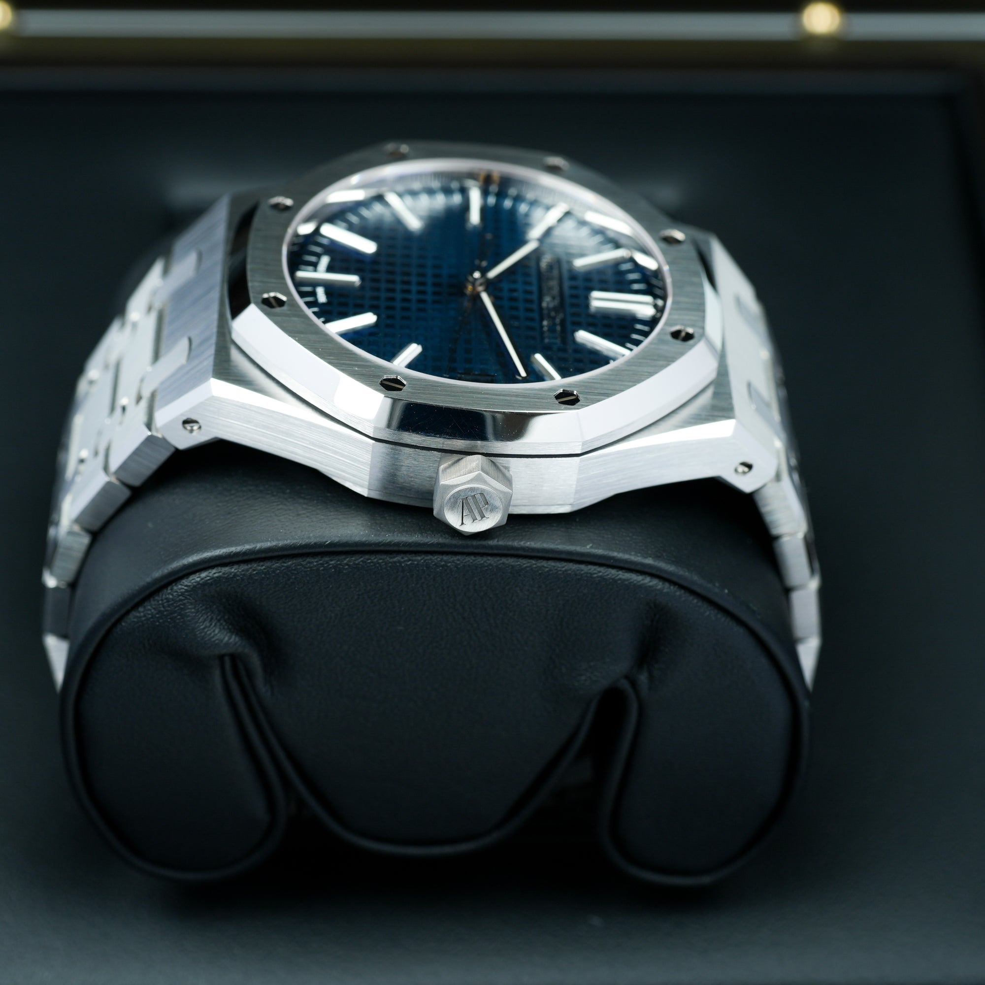 Audemars Piguet Royal Oak 50th Anniversary Blue 15510ST 41mm case crown