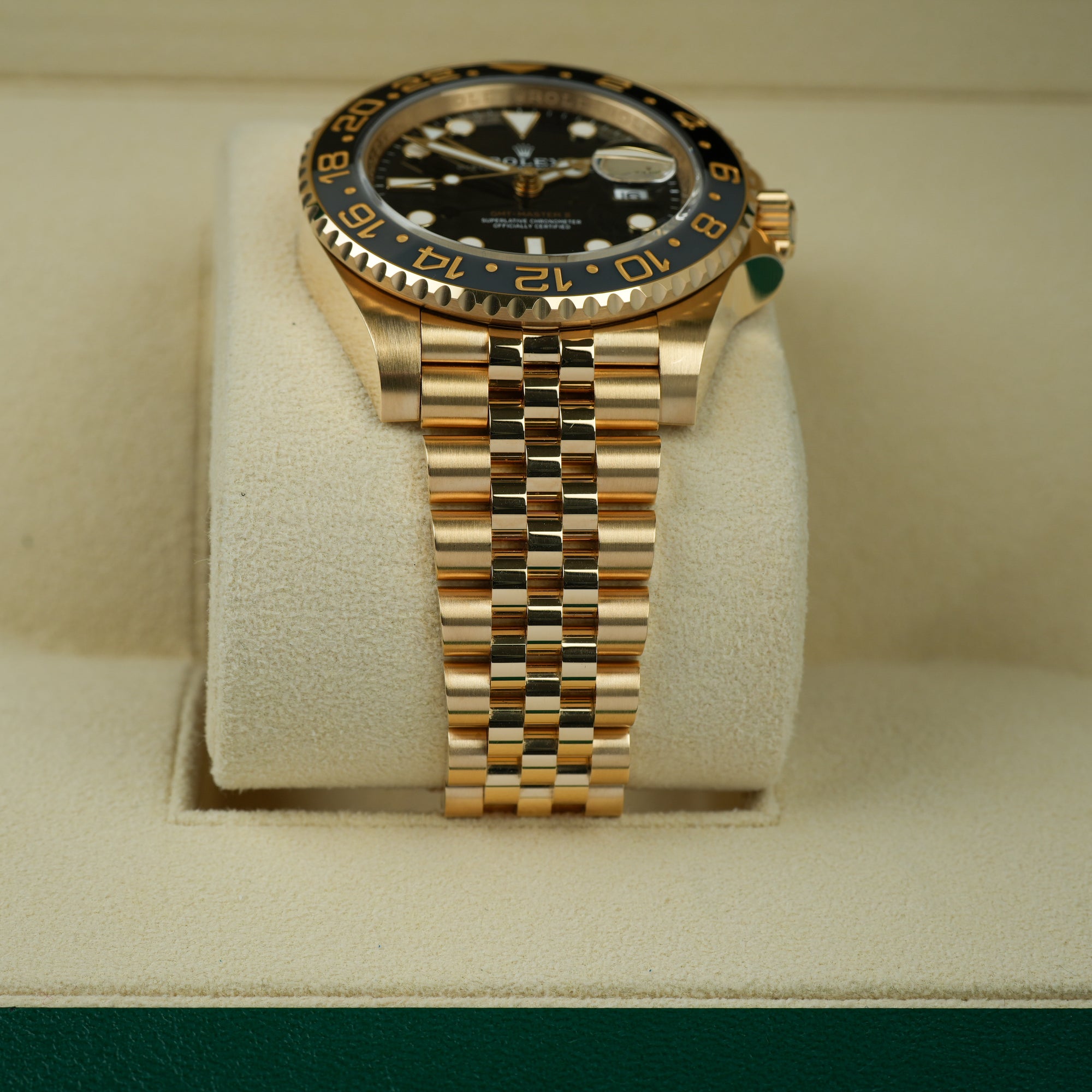 Rolex GMT-Master II 126718GRNR case lug  bracelet