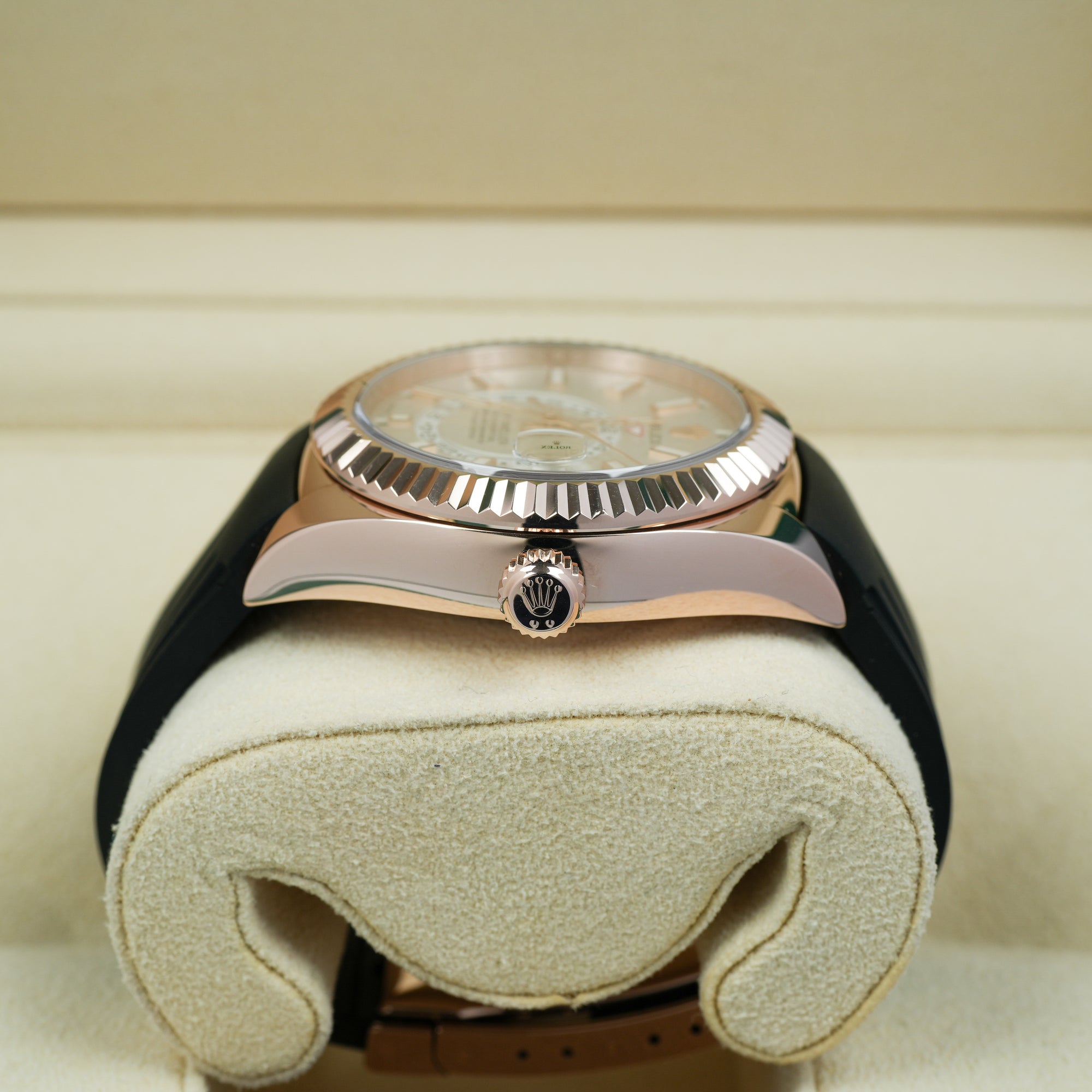 Rolex Sky-Dweller 326135 42mm case lug crown