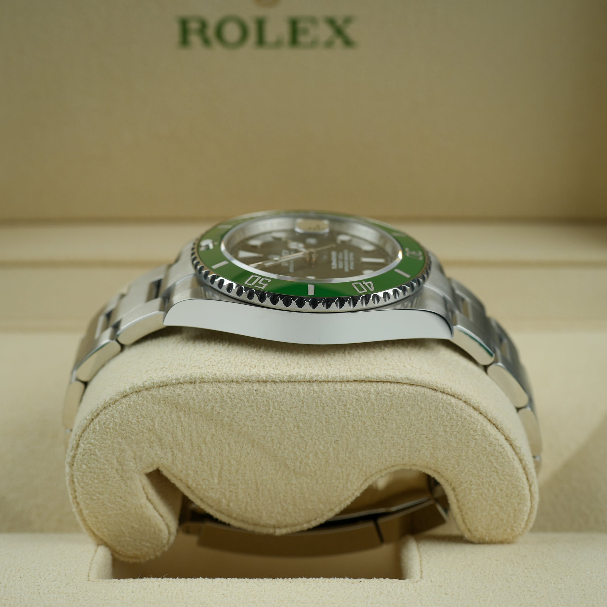 Rolex Submariner Date Starbucks 41mm case lug
