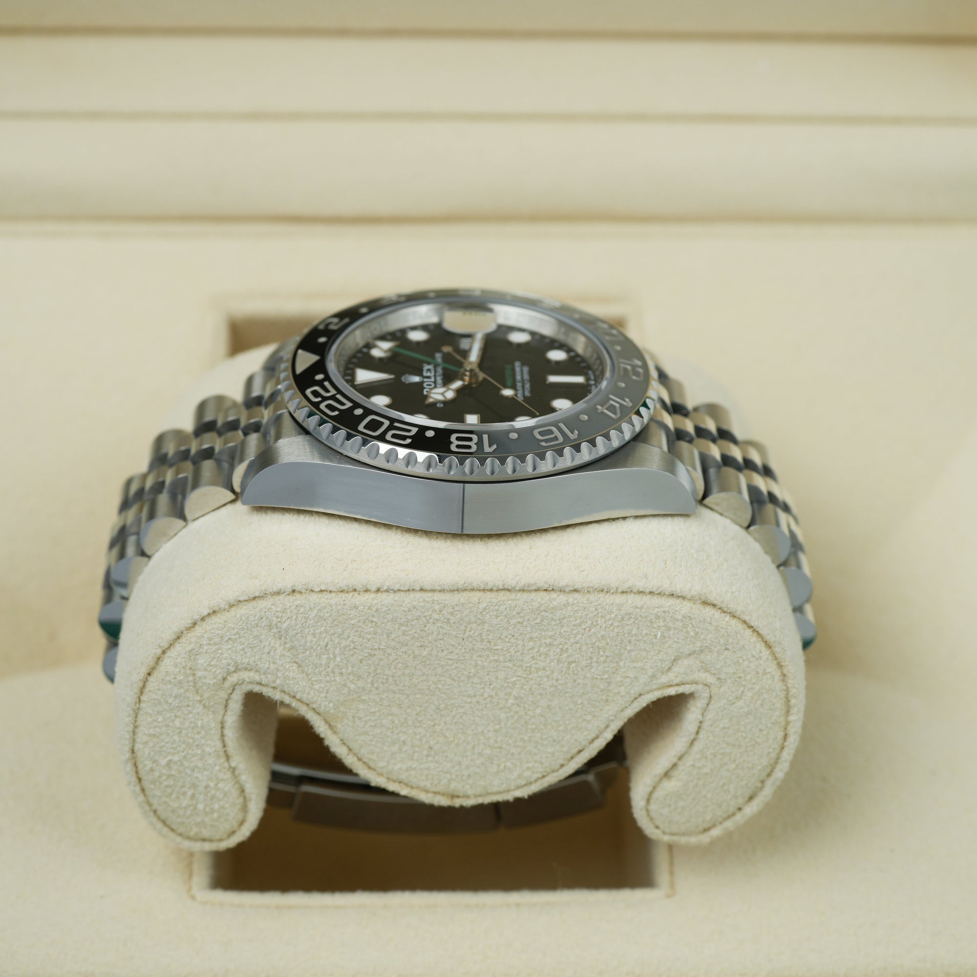 Rolex GMT-Master II 126710GRNR 40mm case