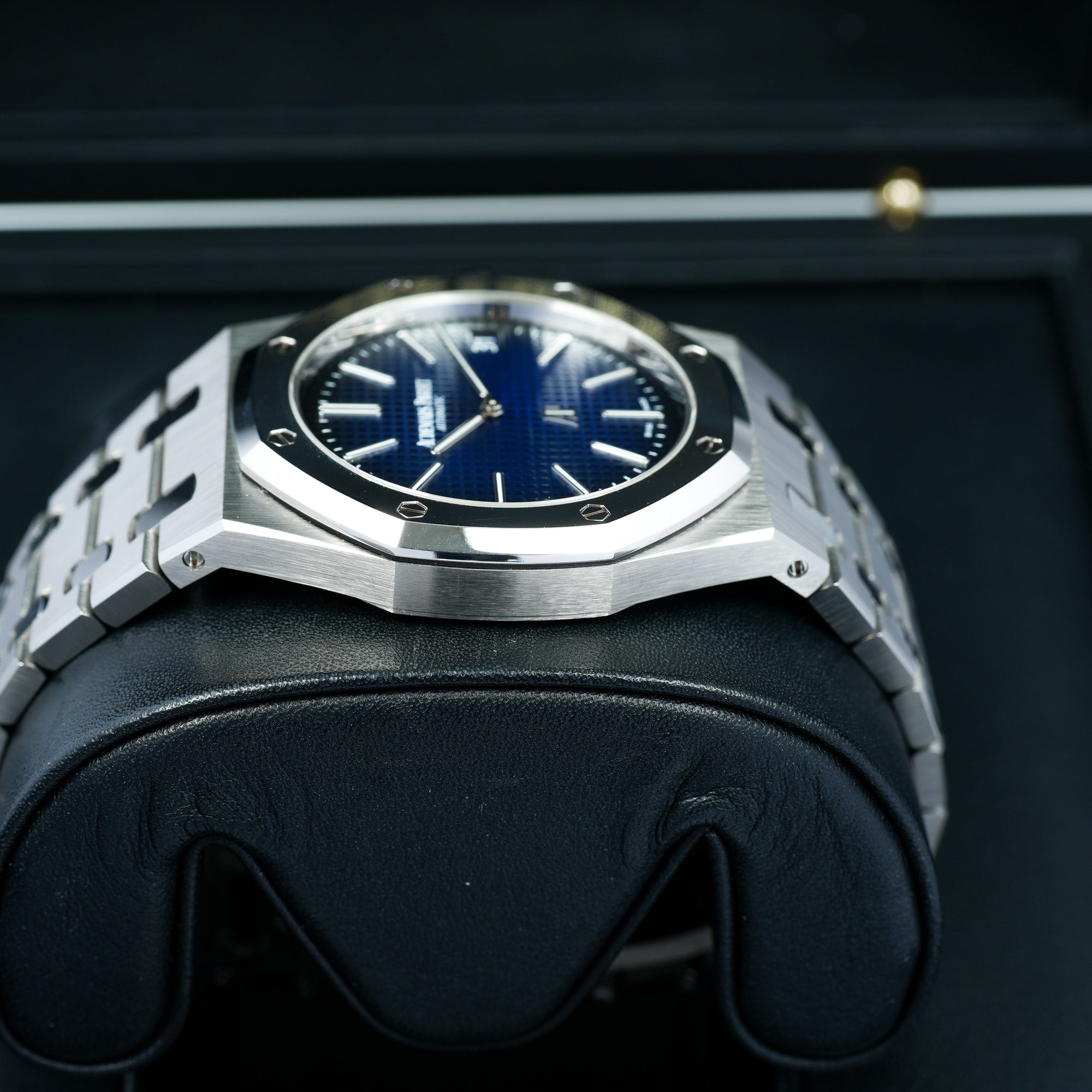 Audemars Piguet Royal Oak Jumbo Extra Thin Blue 15202IP 39mm Titanium Platinum case