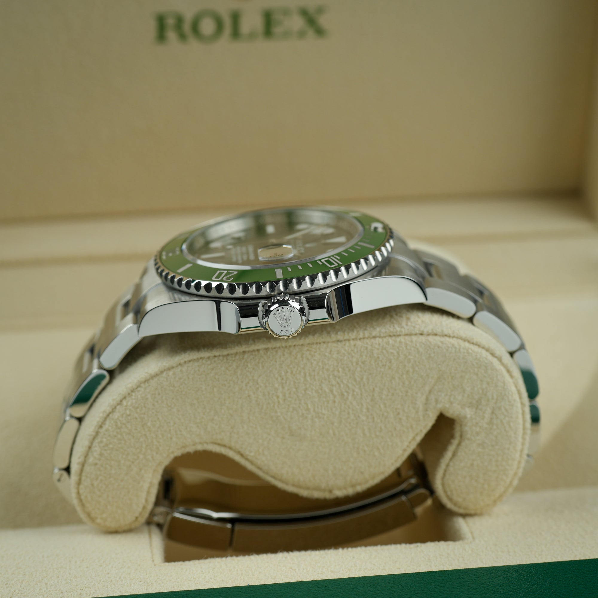 Rolex Submariner Date Starbucks 41mm case lug crown