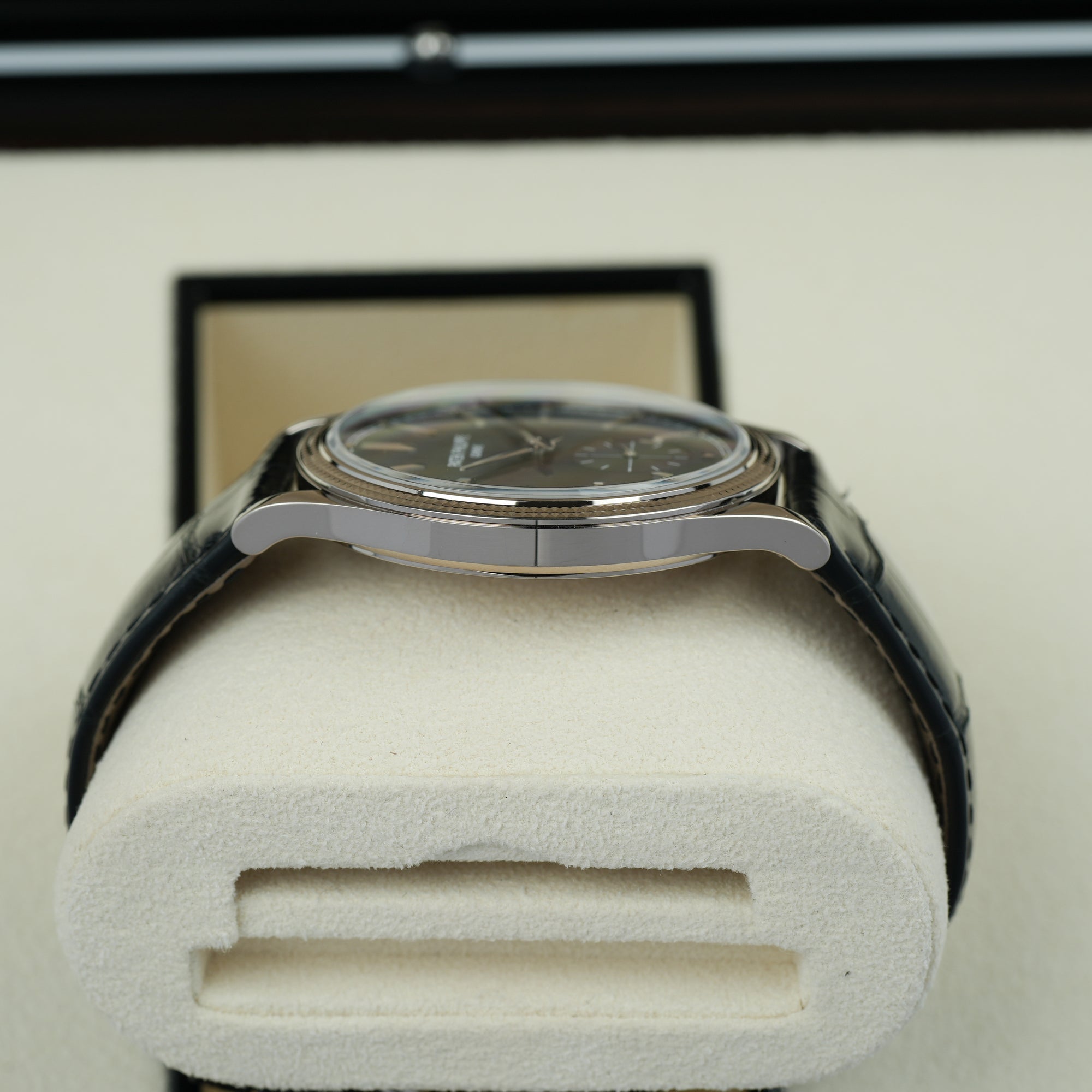 Patek Philippe Calatrava 6119G case 