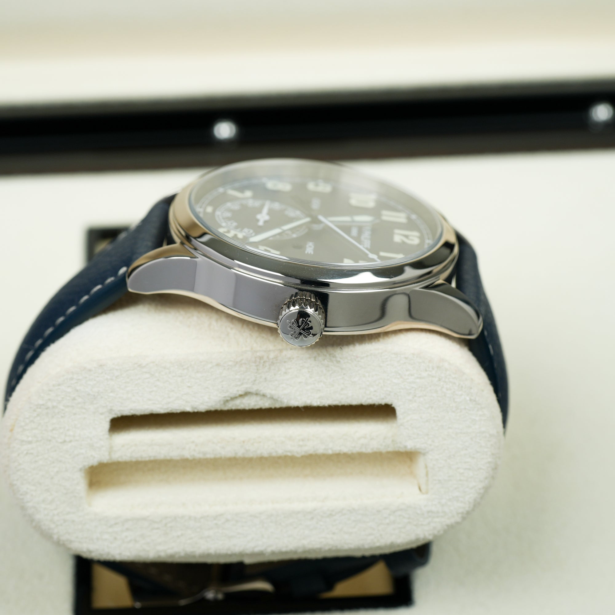 Patek Philippe Calatrava Pilot Travel Time 5524G-001 42mm case crown