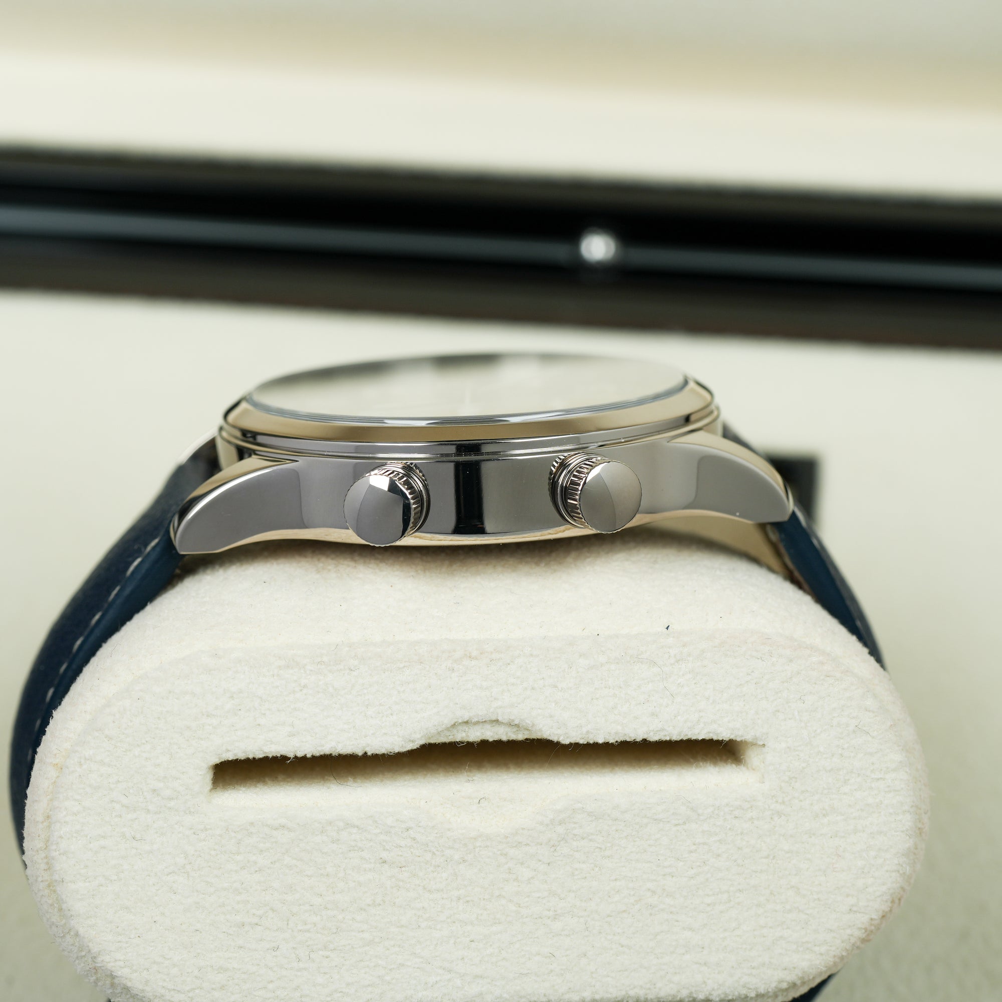 Patek Philippe Calatrava Pilot Travel Time 5524G-001 42mm case pusher