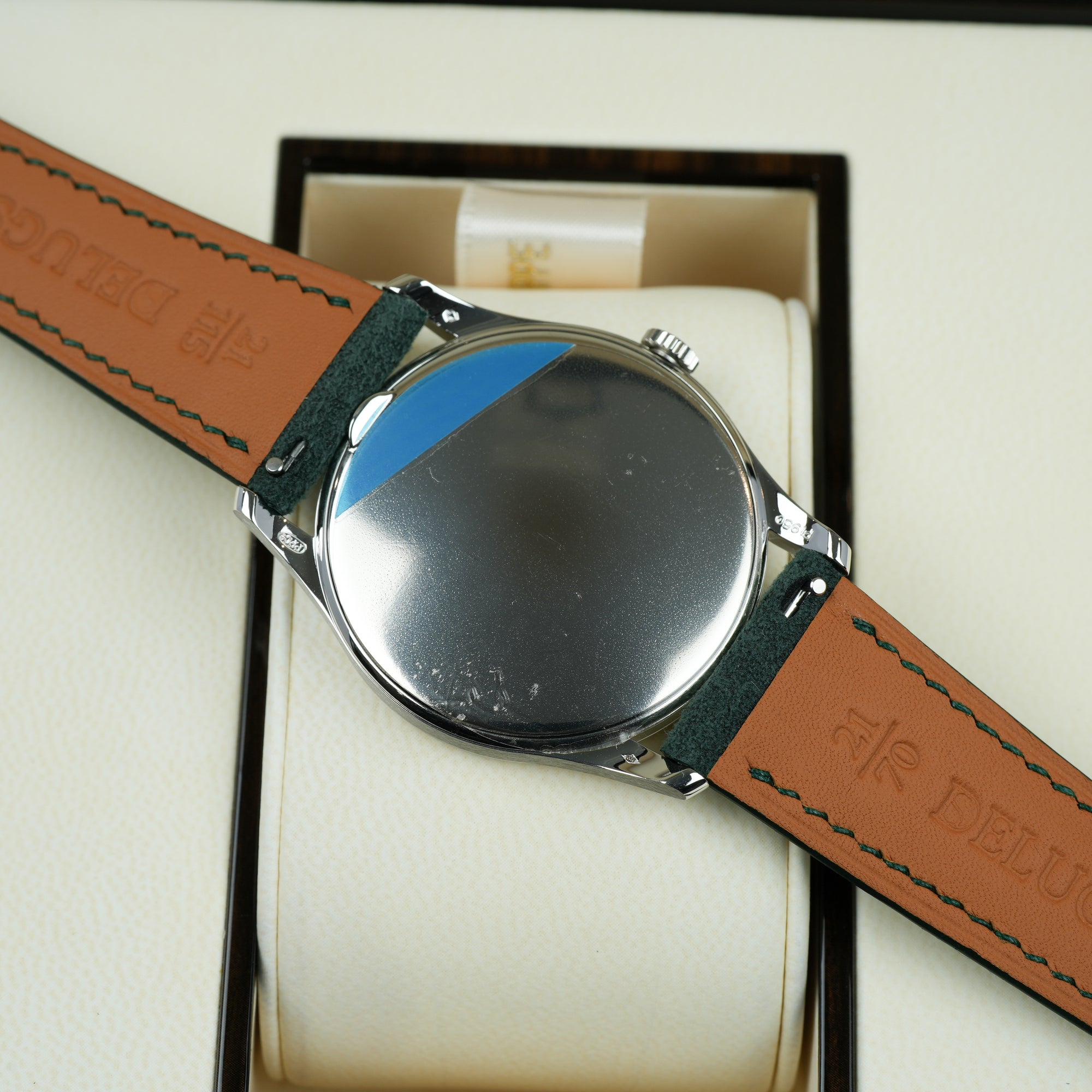 Patek Philippe Calatrava 5196P-001 37mm case platinum caseback