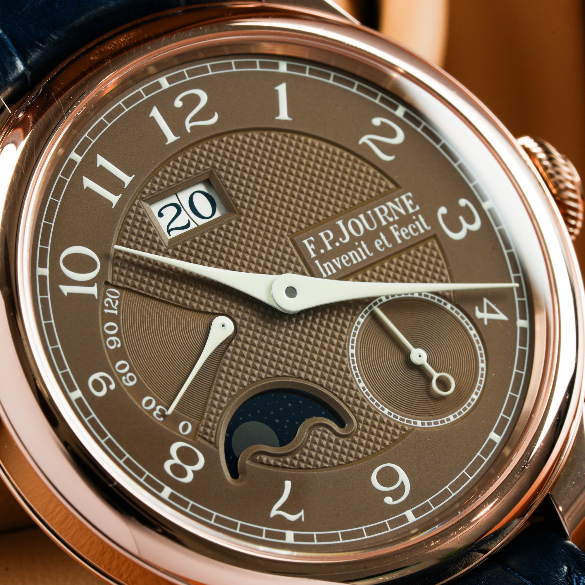 F. P. Journe Octa Automatique Lune Havana 42mm monophasé close up dial texture