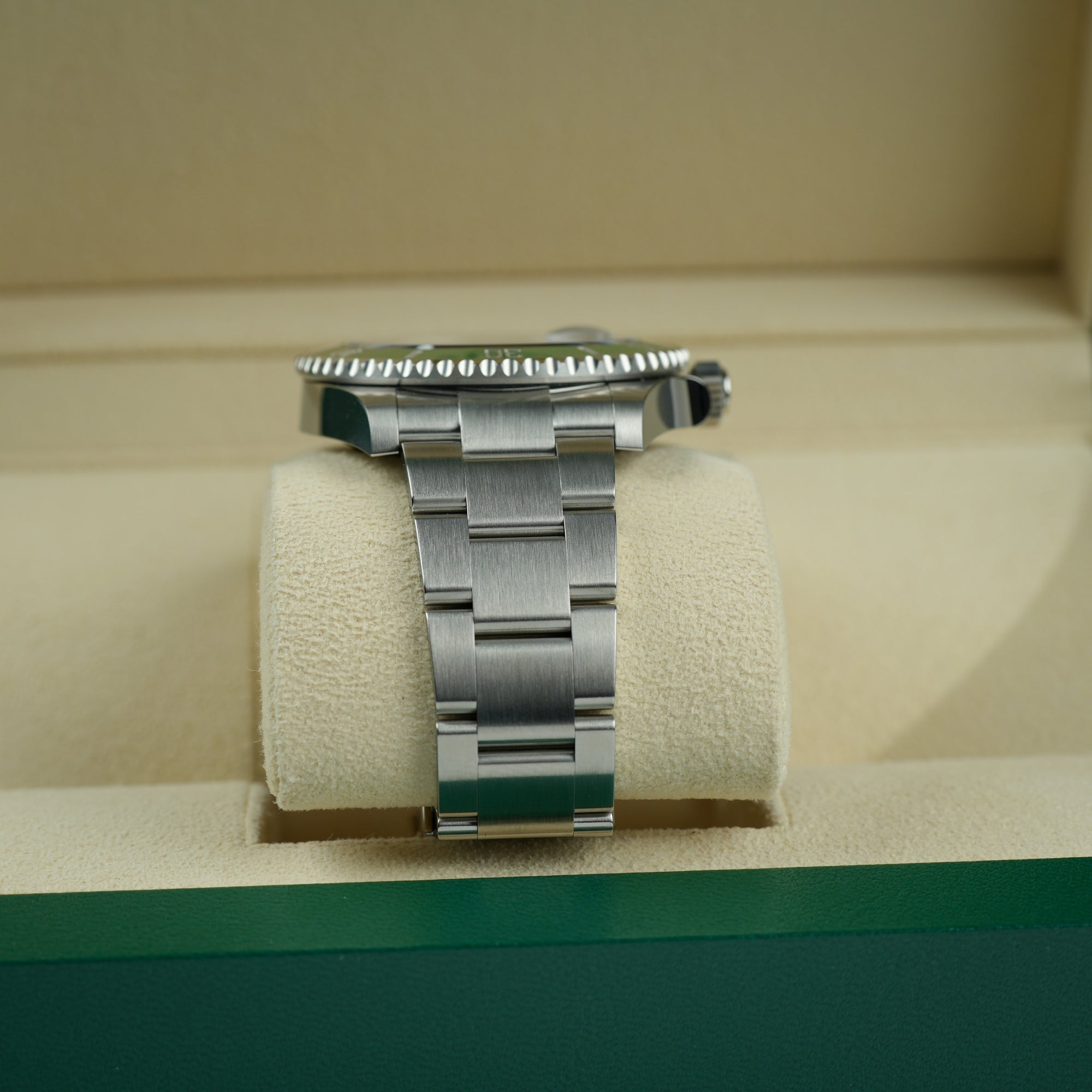 Rolex Submariner Date Starbucks 41mm case lug bracelet